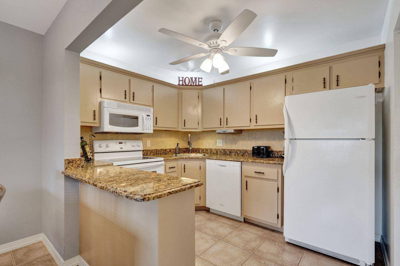 Greenacres, FL 33463,5900 Whispering Pine WAY B-2