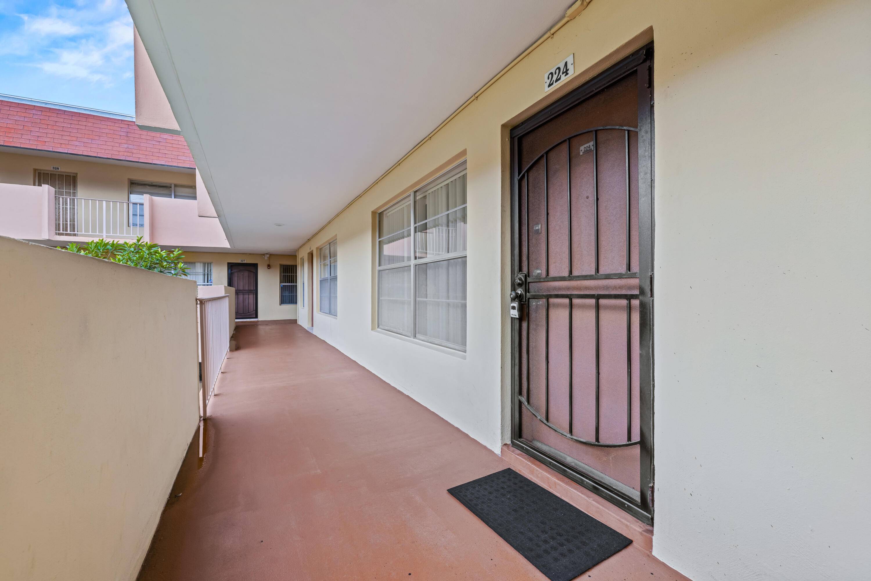 Lauderdale Lakes, FL 33313,3071 NW 47th TER 224