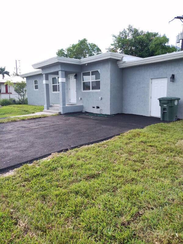 Belle Glade, FL 33430,925 SW Avenue B