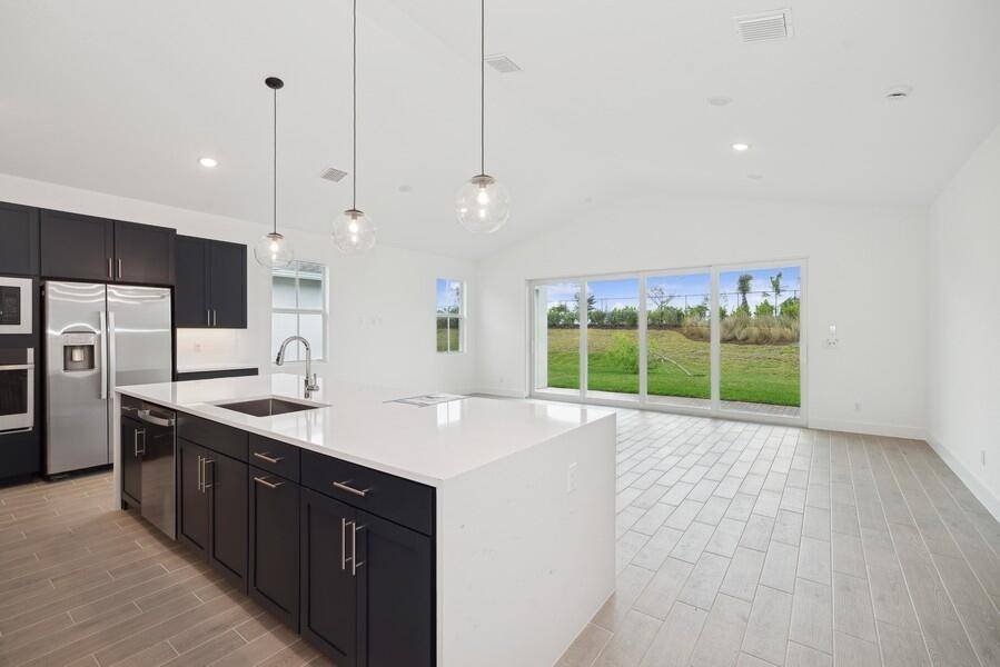 Port Saint Lucie, FL 34987,10467 Dreamweaver RD 5