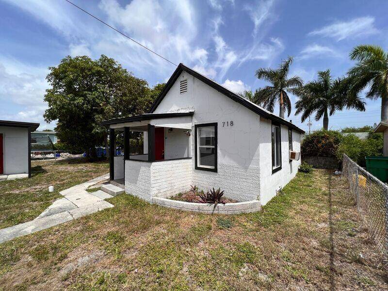 Riviera Beach, FL 33404,718 W 7th ST 2