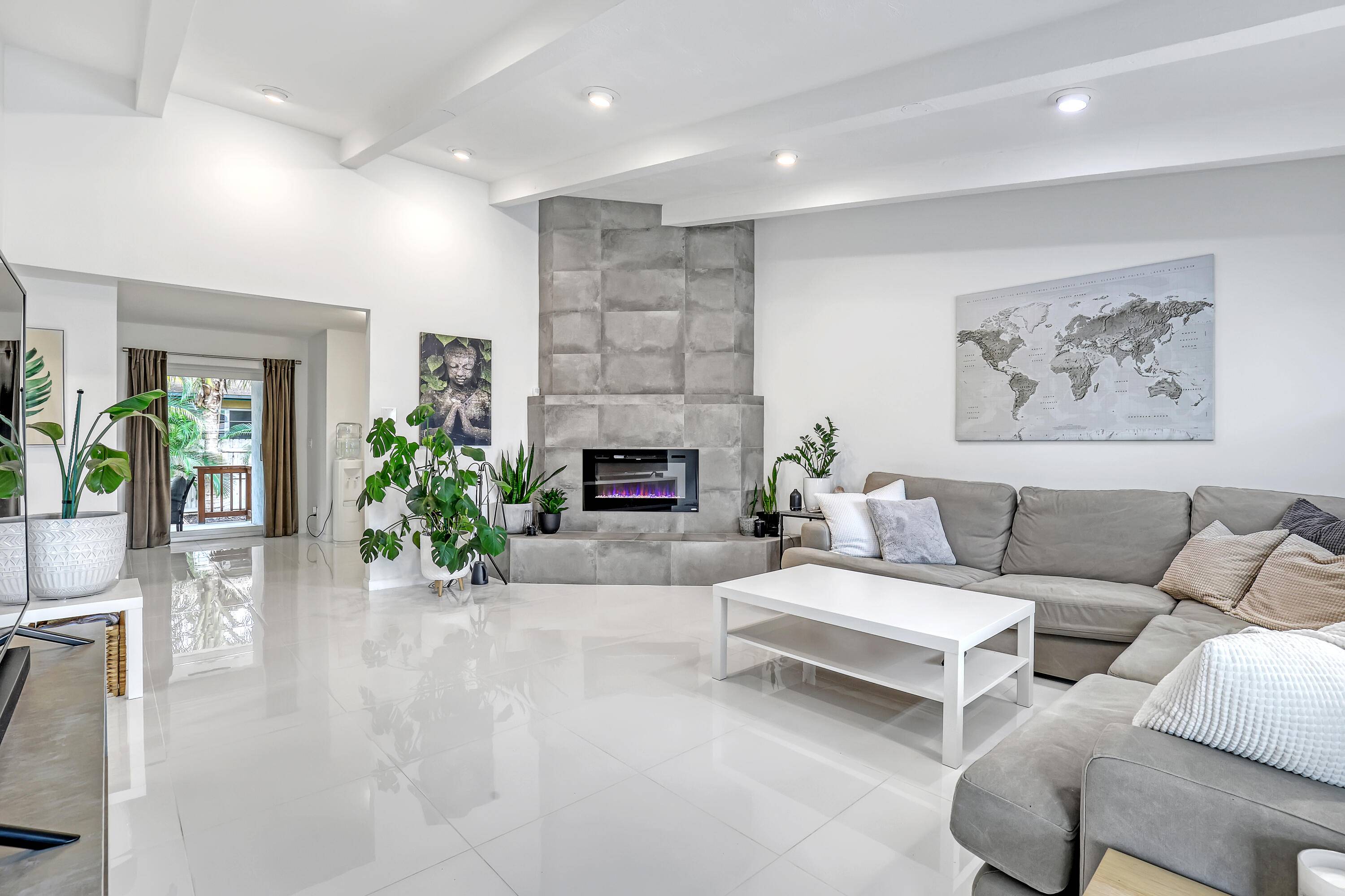 Lantana, FL 33462,540 W Perry ST #1