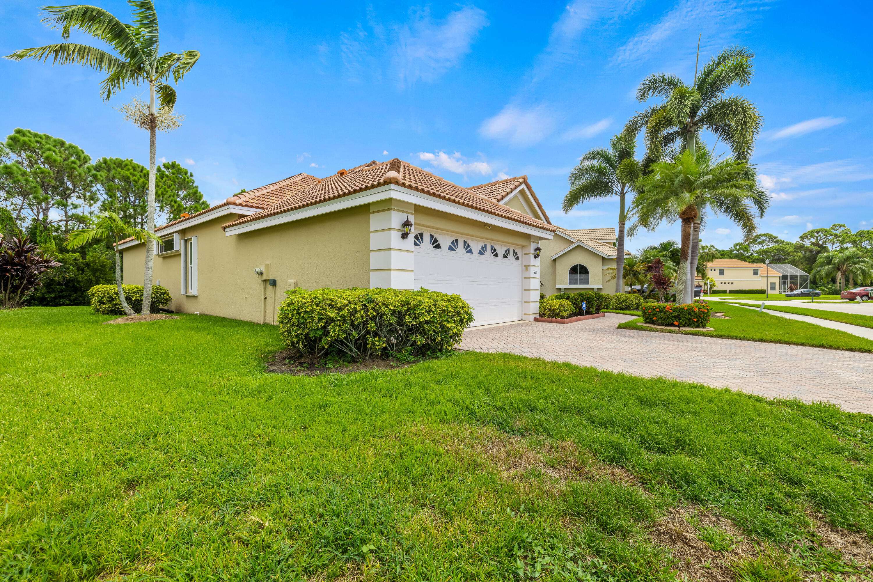 Port Saint Lucie, FL 34986,652 SW Andros CIR