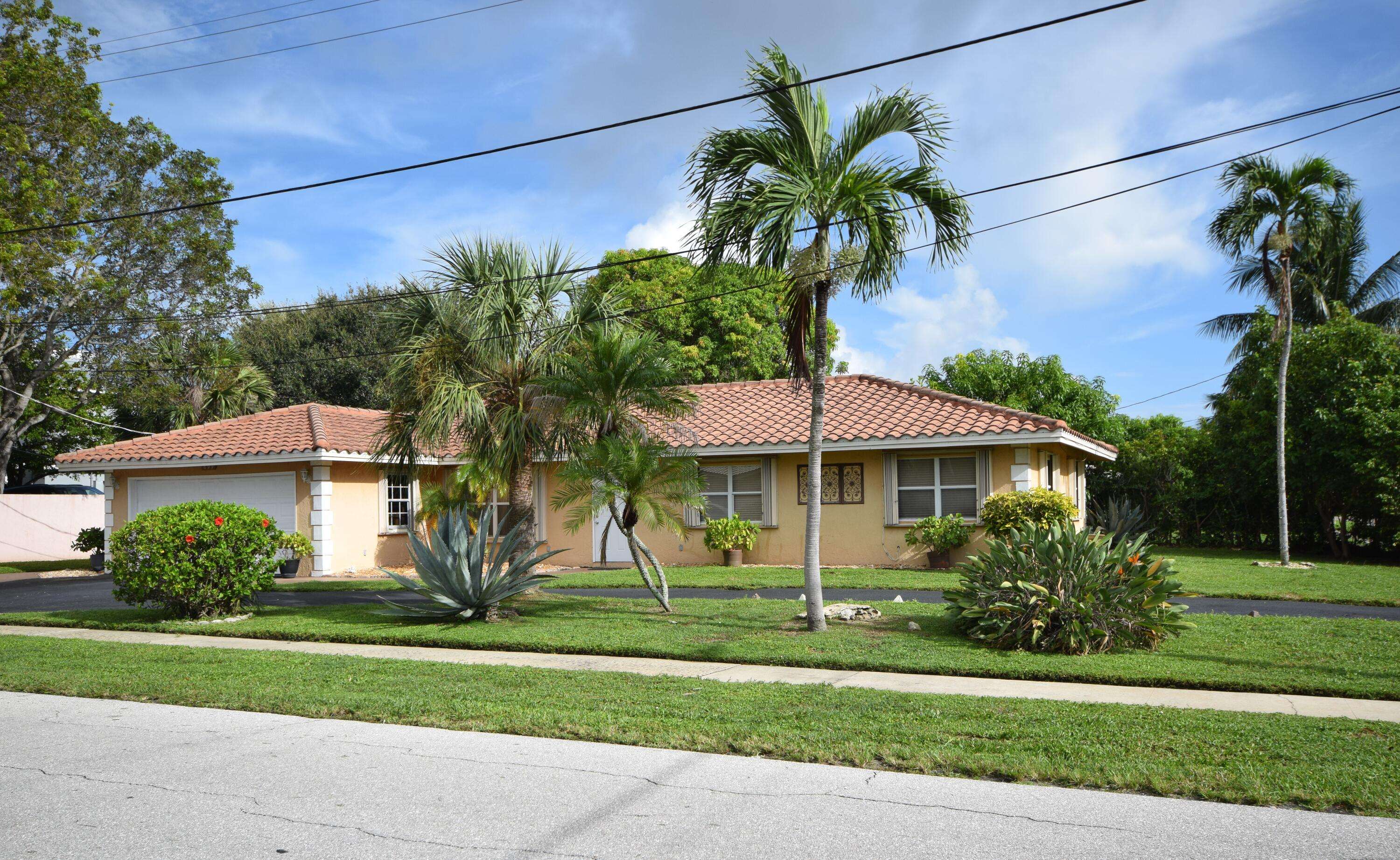 Boca Raton, FL 33487,699 NE 70th ST