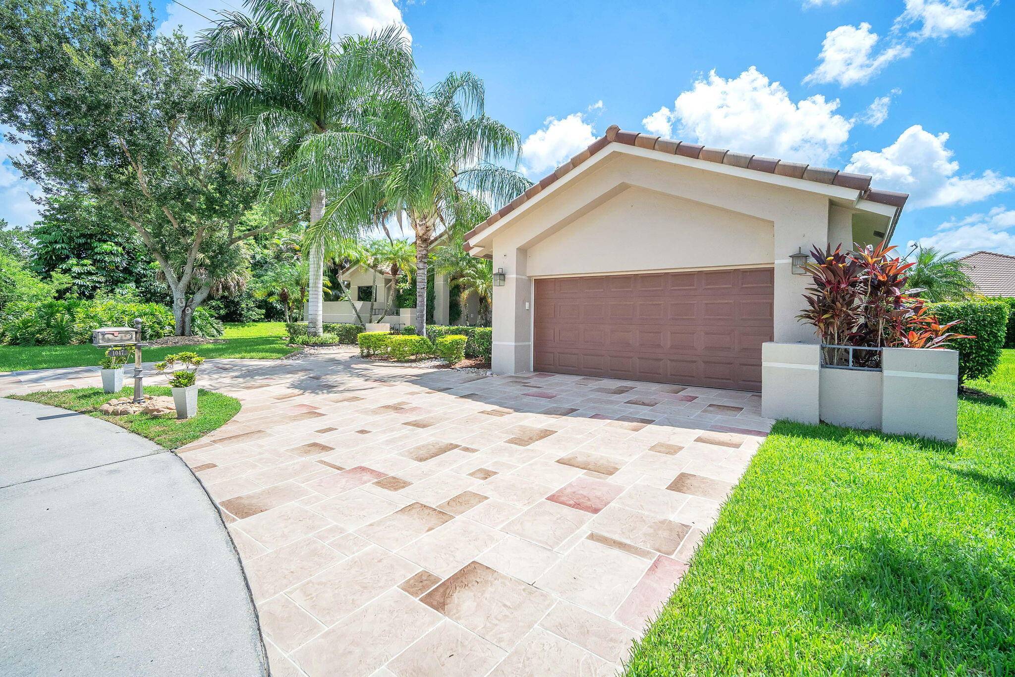 Weston, FL 33326,1047 Deerpath CT