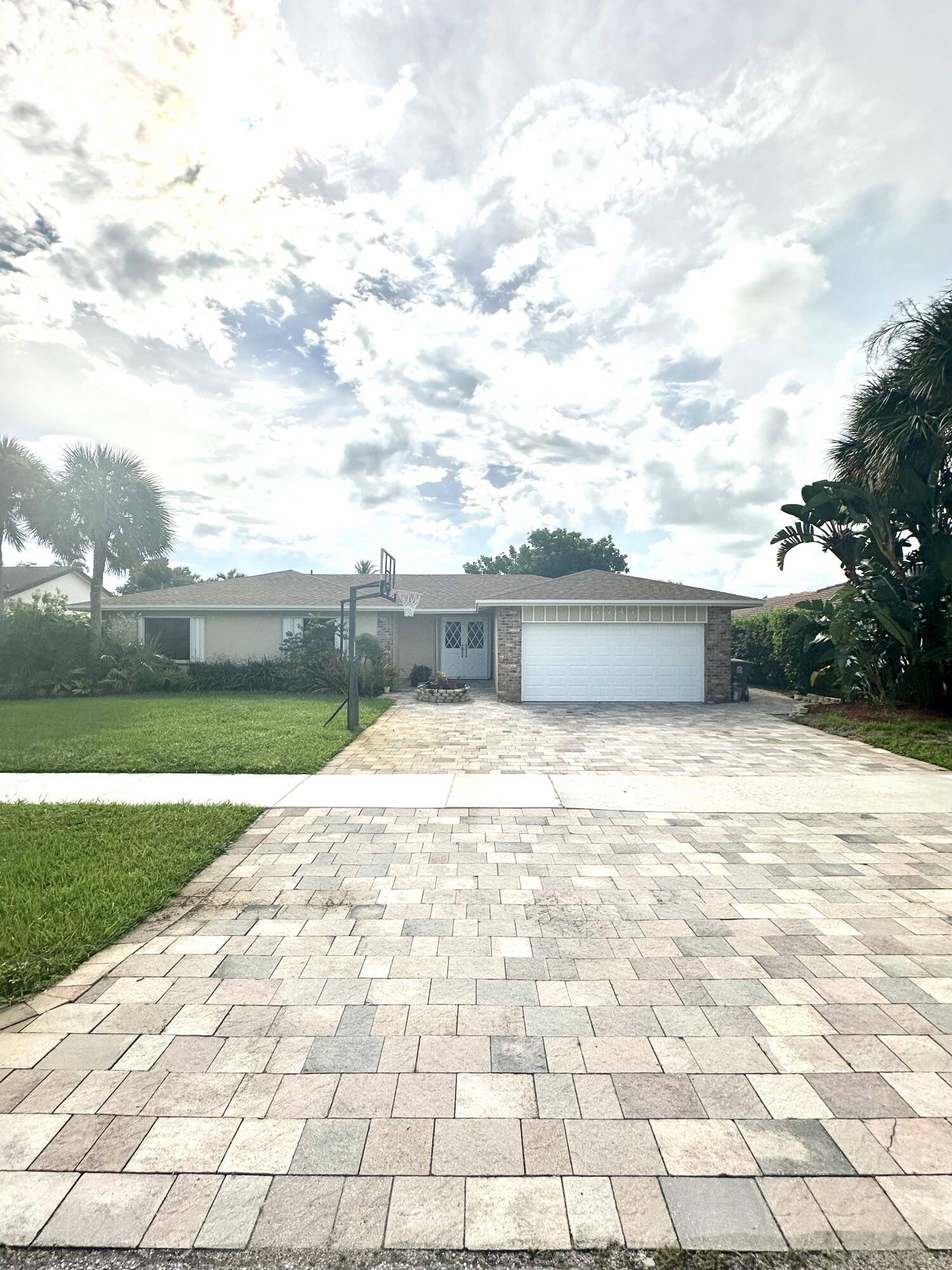 Boca Raton, FL 33487,17747 Foxglove LN