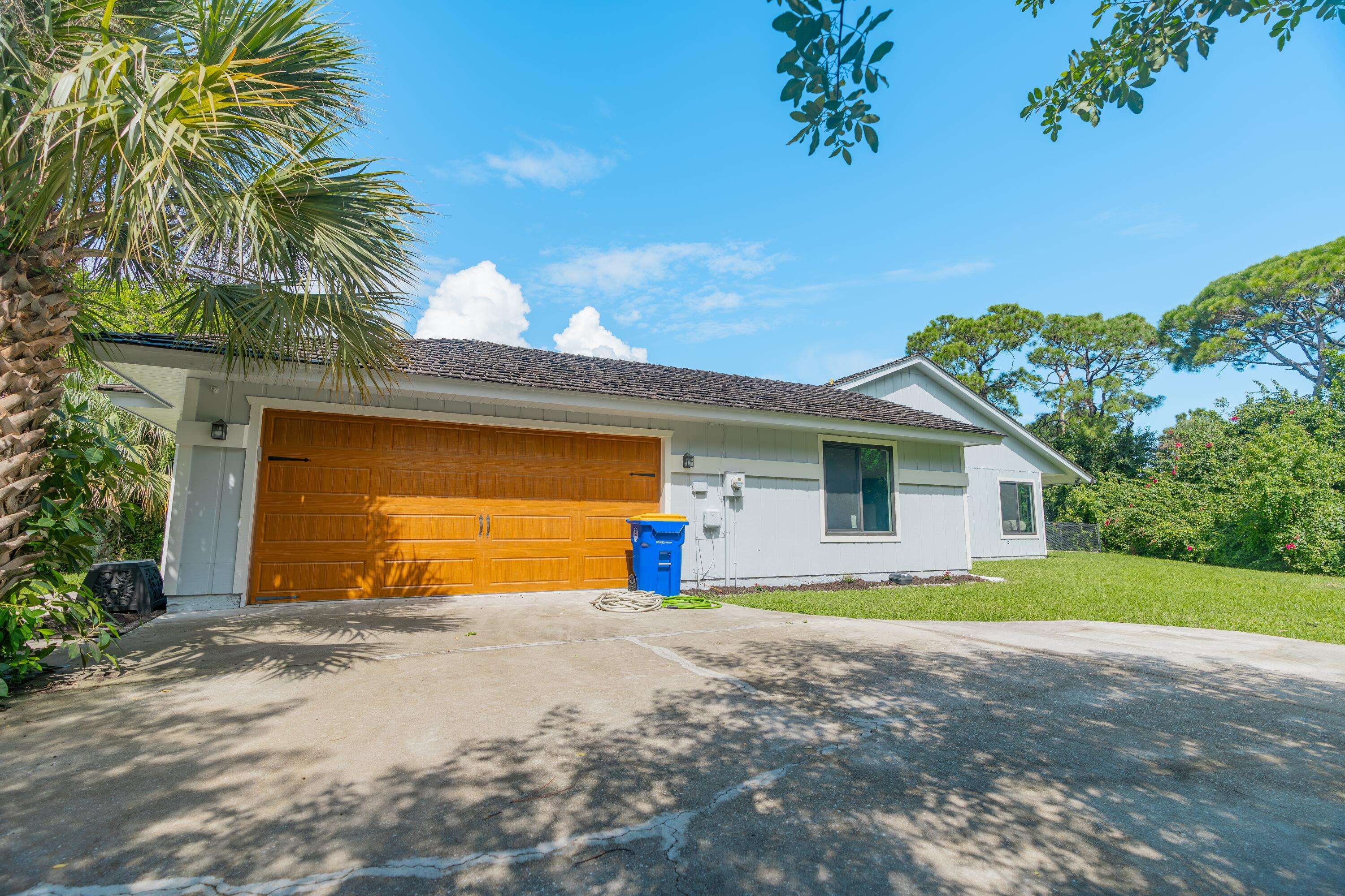 Jensen Beach, FL 34957,835 NE Stokes TER