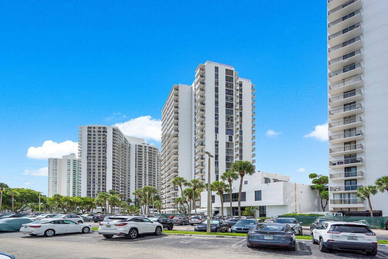 Aventura, FL 33180,3731 N Country Club Drive DR 428