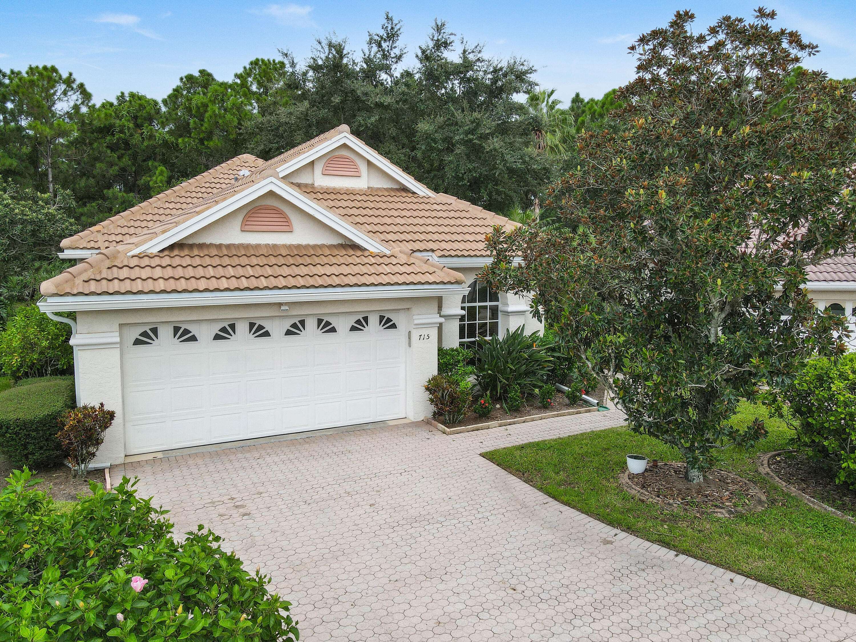 Port Saint Lucie, FL 34986,715 SW Saint Vincent CV
