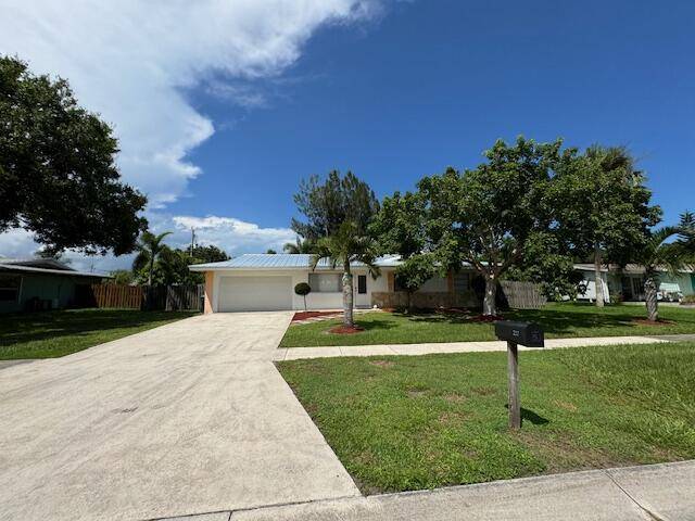 Port Saint Lucie, FL 34983,157 SE Soneto CT