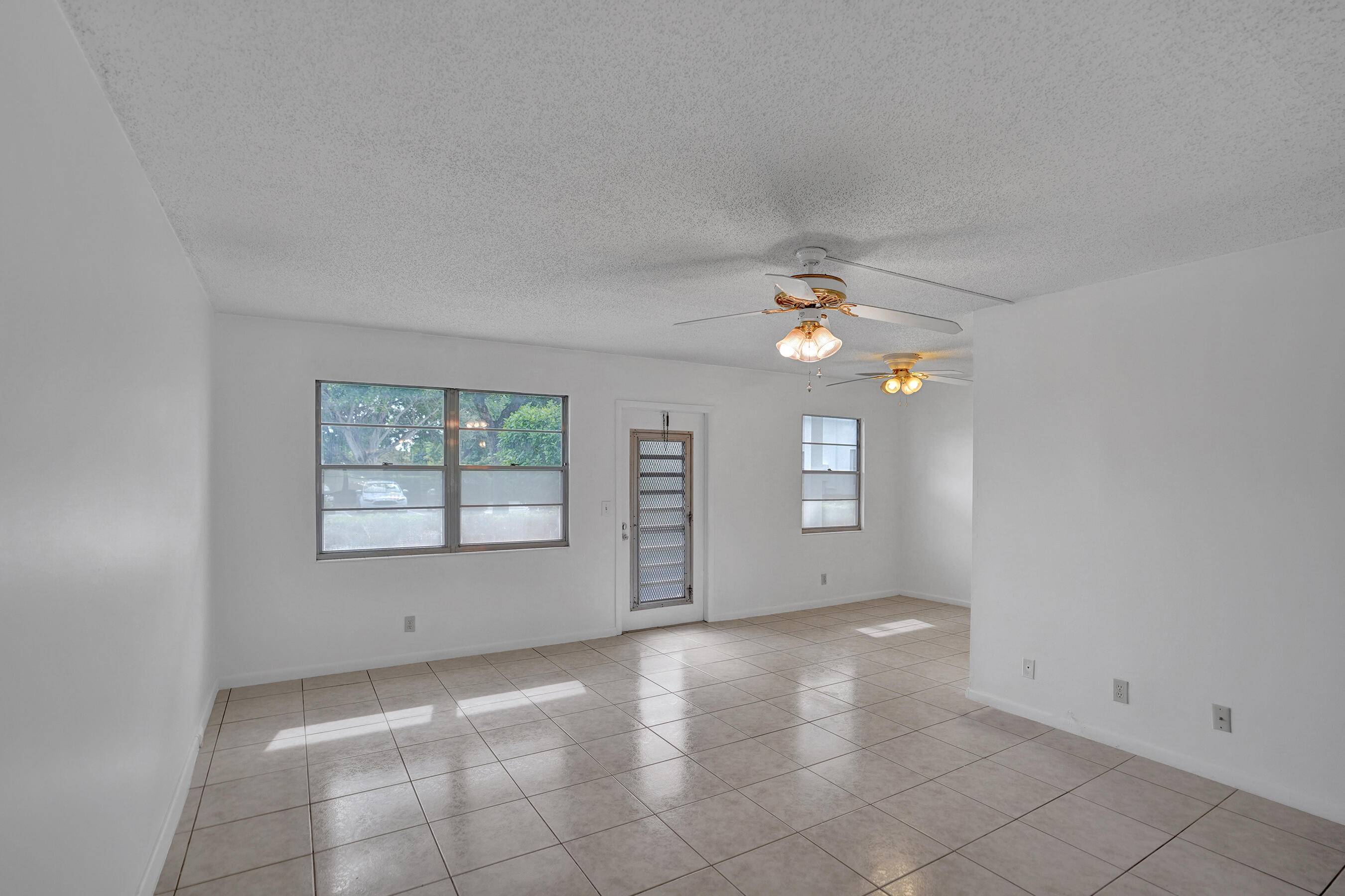 Deerfield Beach, FL 33442,43 E Oakridge