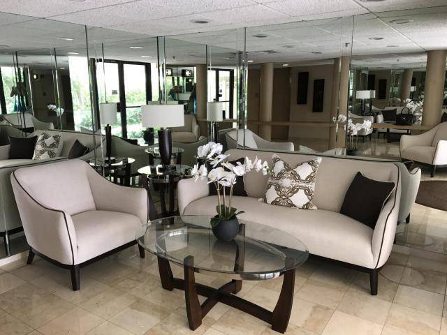 Palm Beach, FL 33480,3200 S Ocean BLVD D101