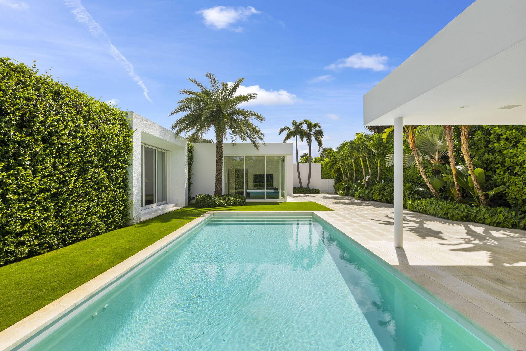 Palm Beach, FL 33480,200 Tradewind DR