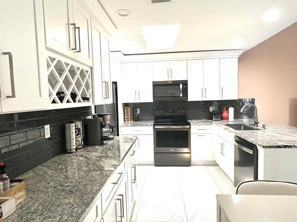 Palm Springs, FL 33461,3002 Waterview CIR