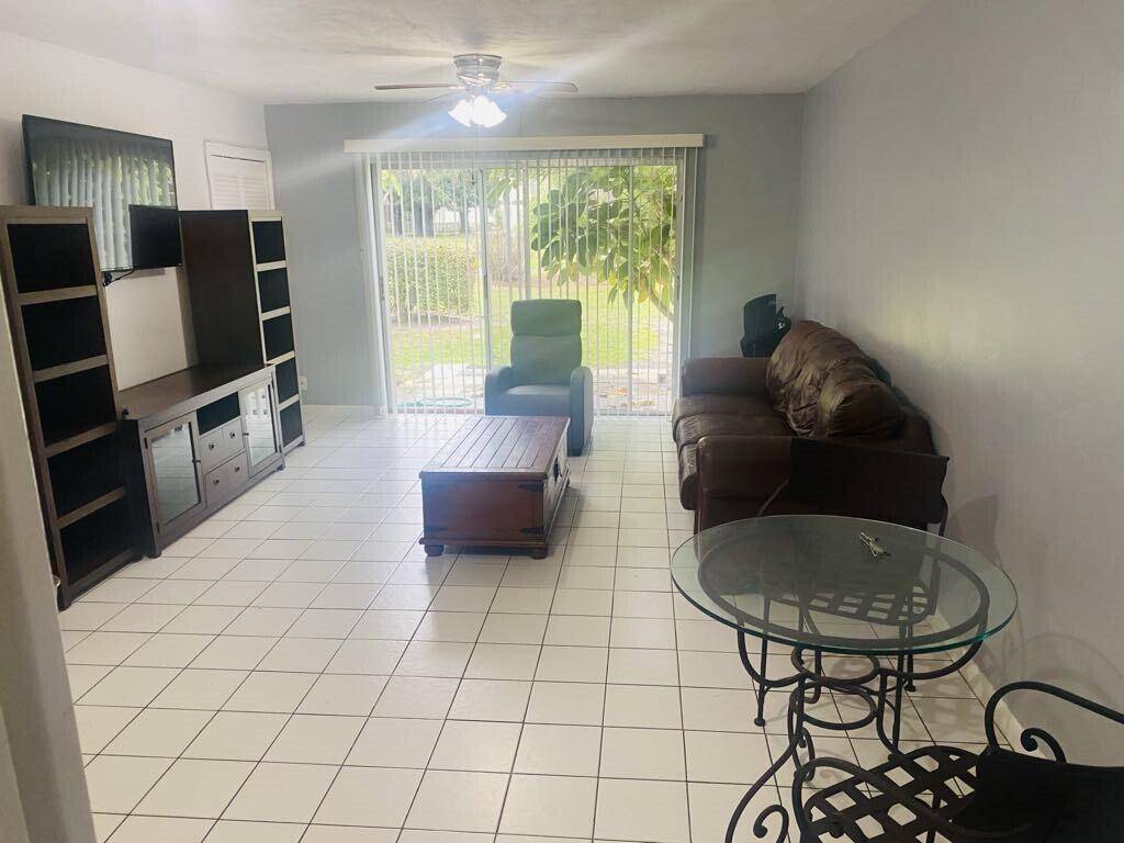 Royal Palm Beach, FL 33411,61 East CT