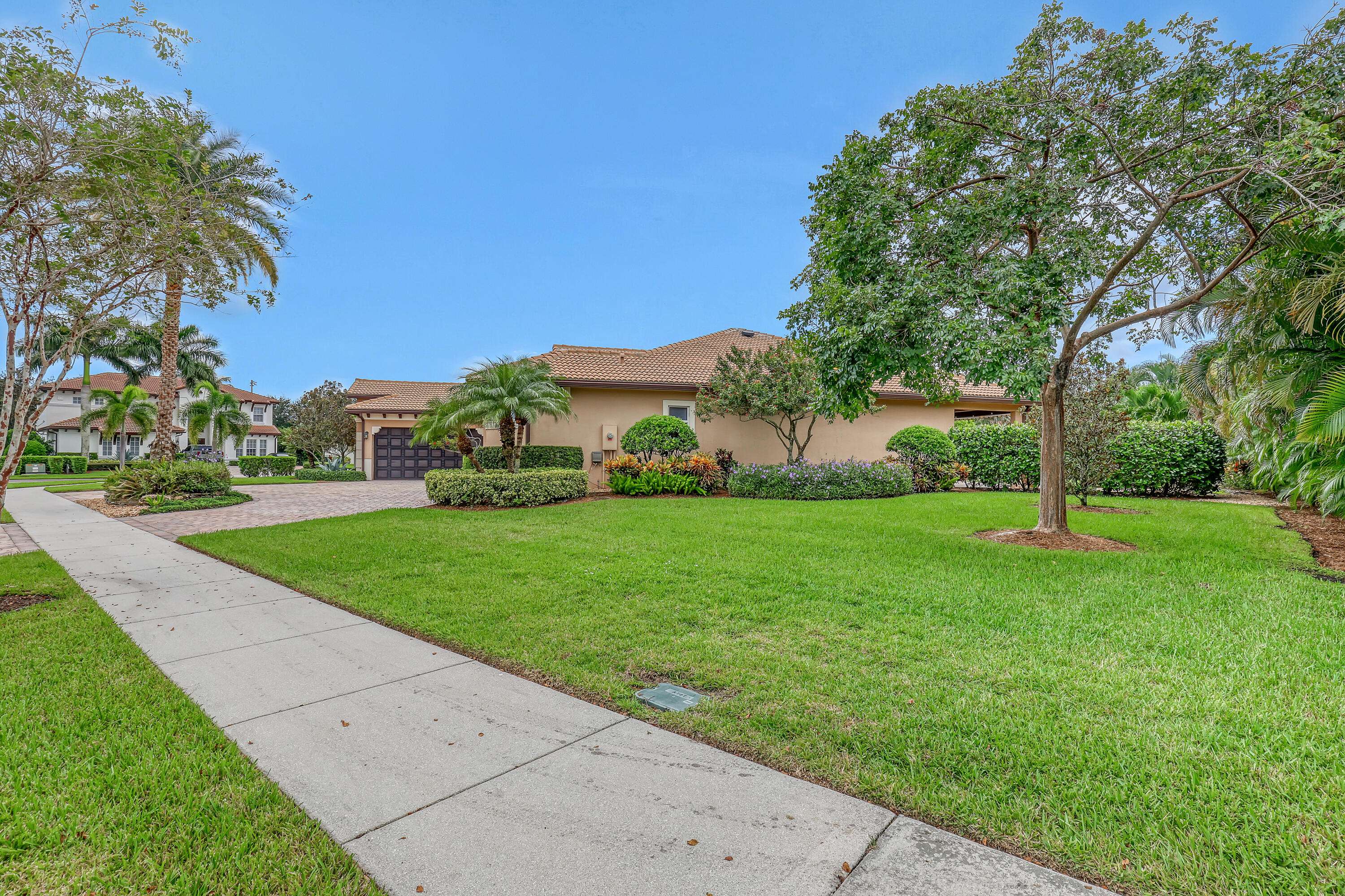 Jupiter, FL 33458,104 Manor CIR