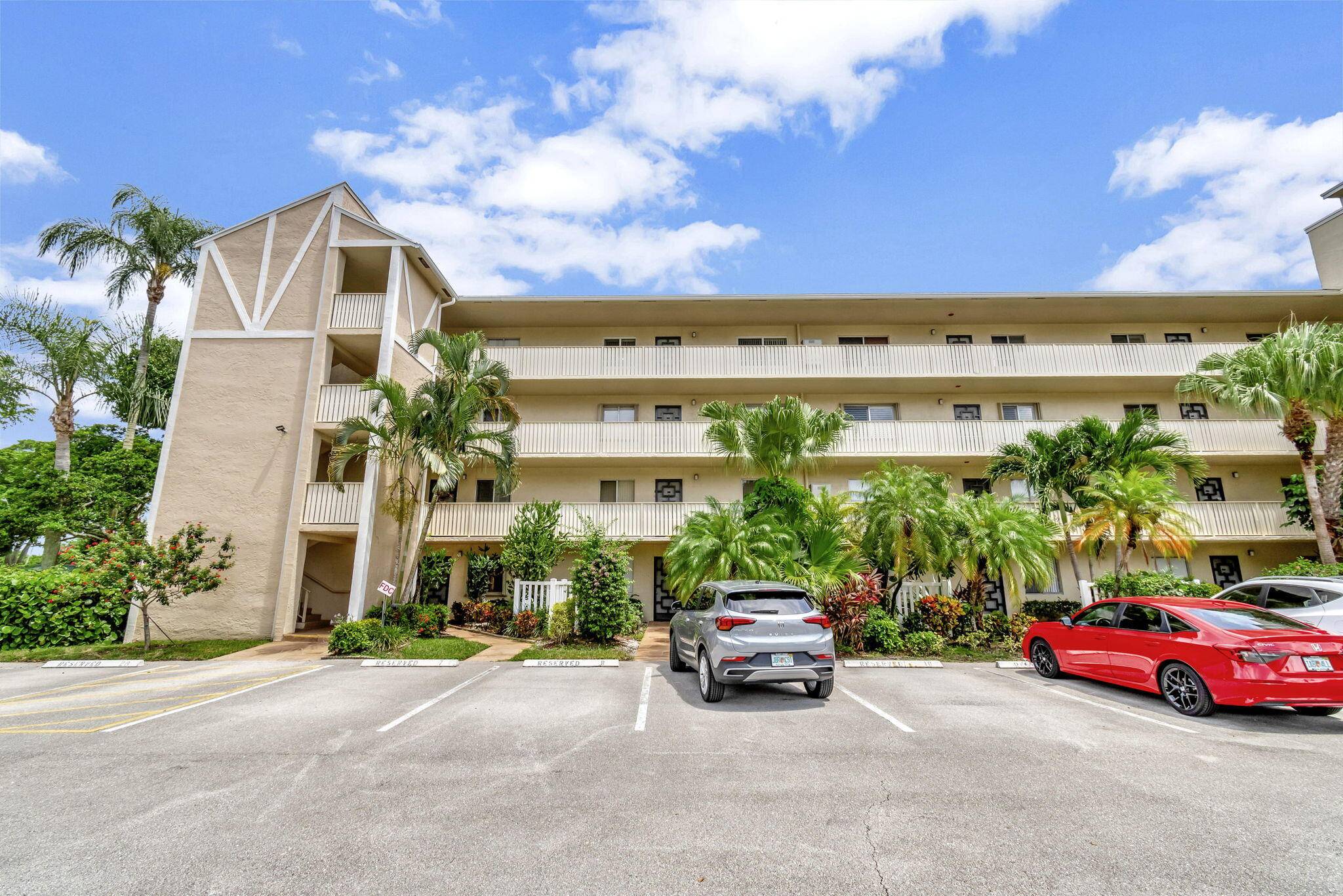 Delray Beach, FL 33446,7267 Huntington LN 402