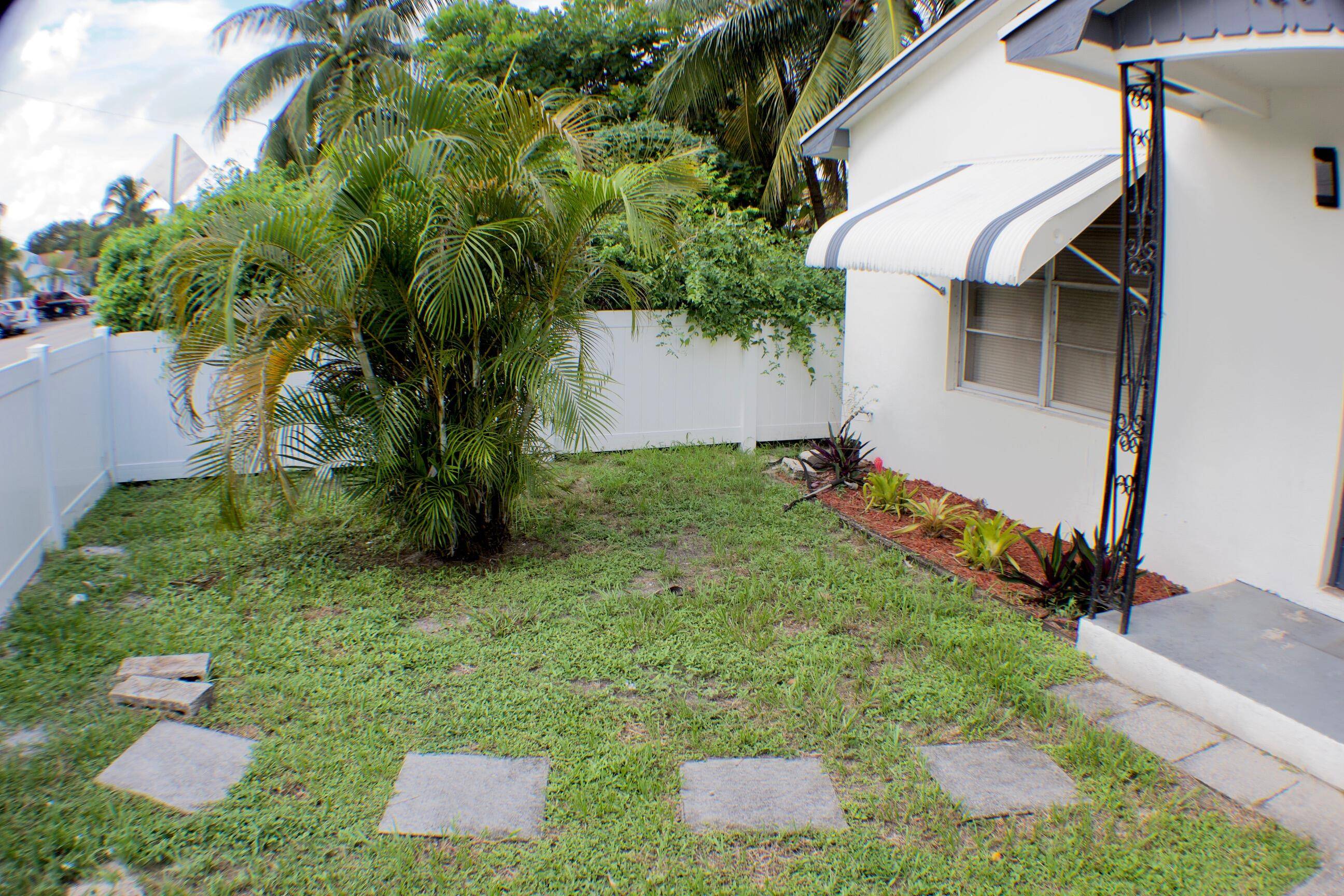 Lake Worth Beach, FL 33460,128 S W C ST Front Unit