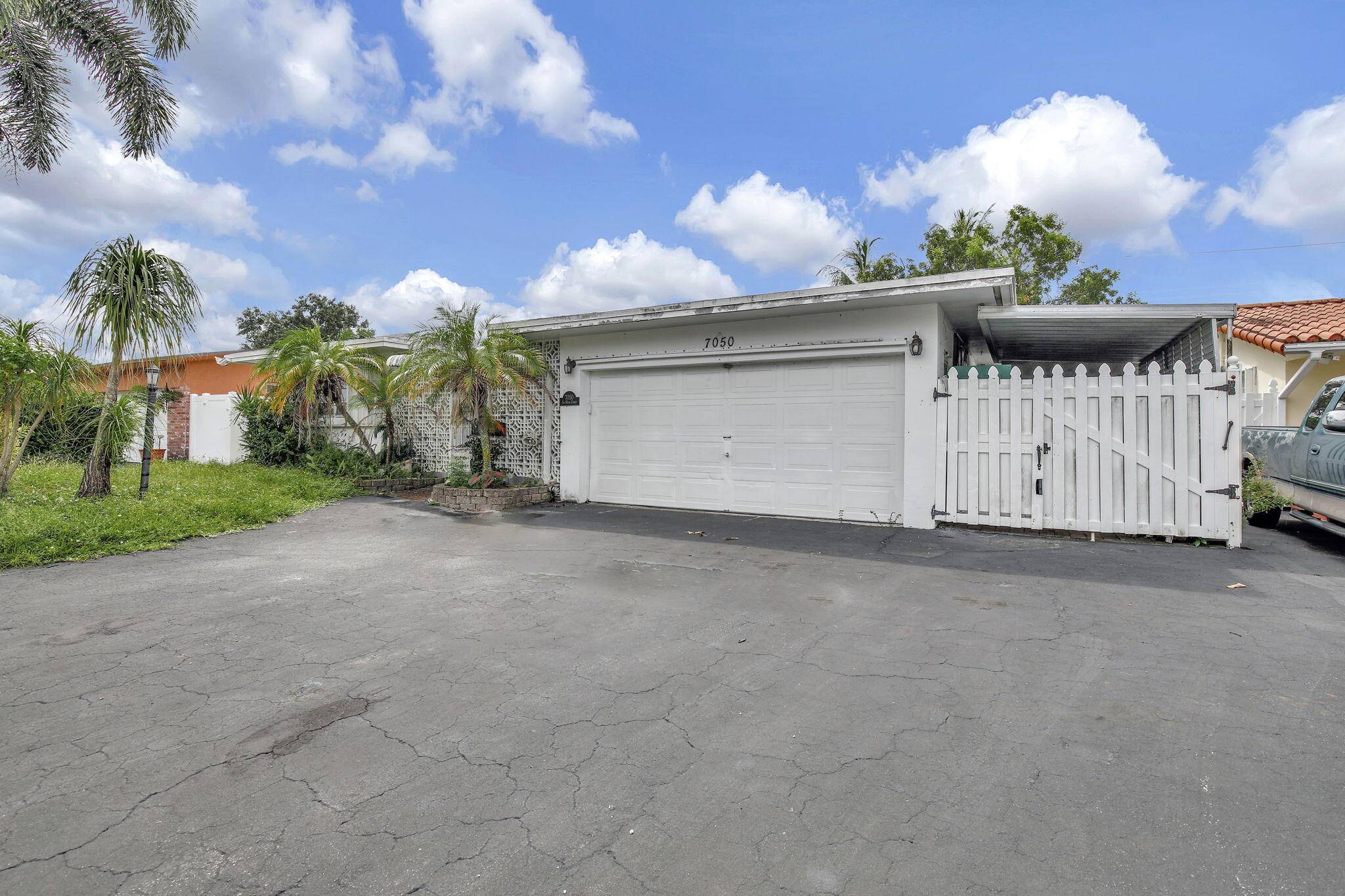 Pembroke Pines, FL 33023,7050 SW 10th CT