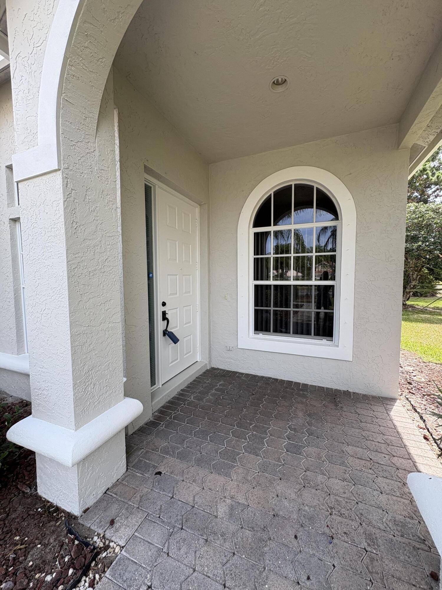 Port Saint Lucie, FL 34986,565 SW New Castle CV