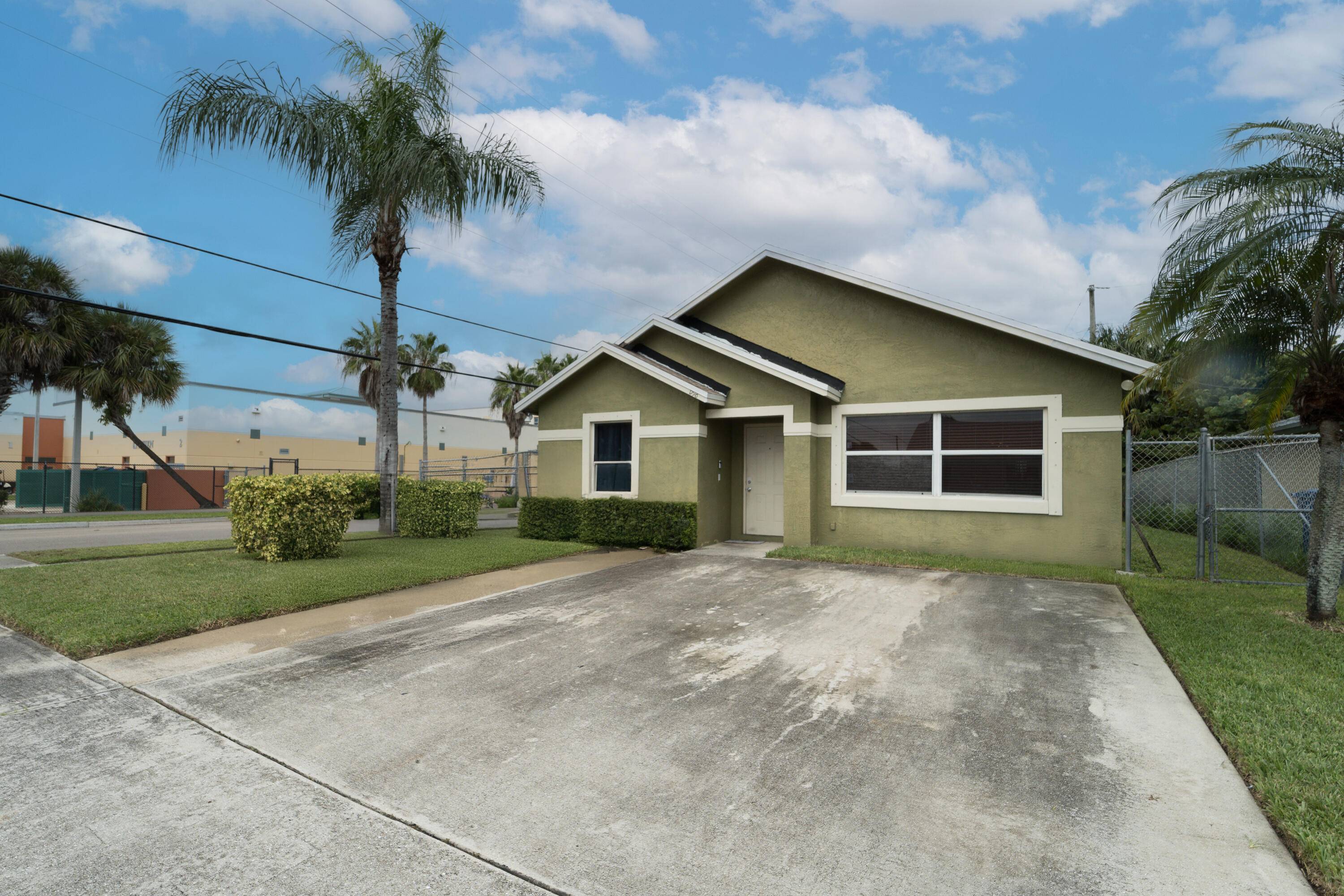 Riviera Beach, FL 33404,1598 W 19th ST