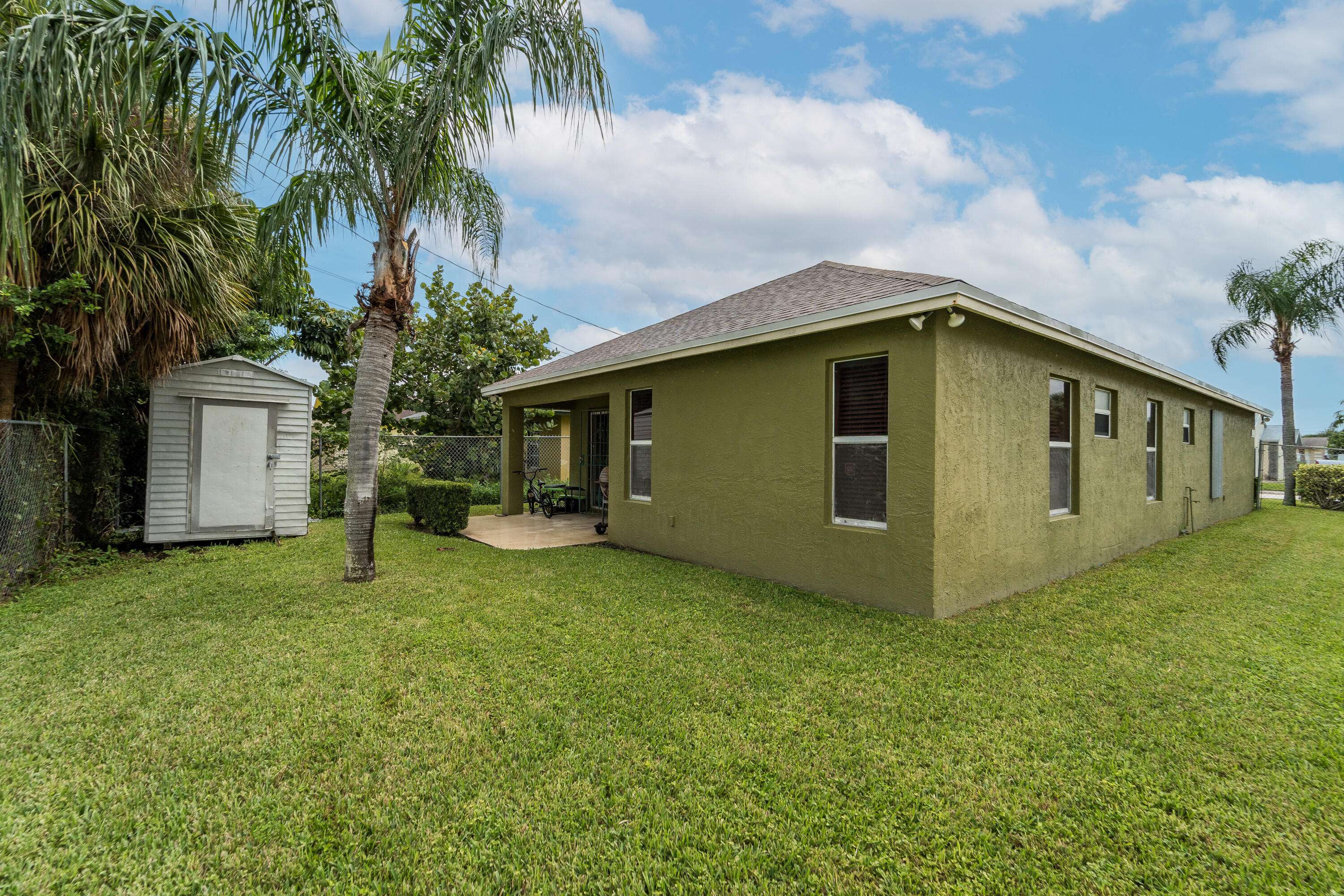 Riviera Beach, FL 33404,1598 W 19th ST