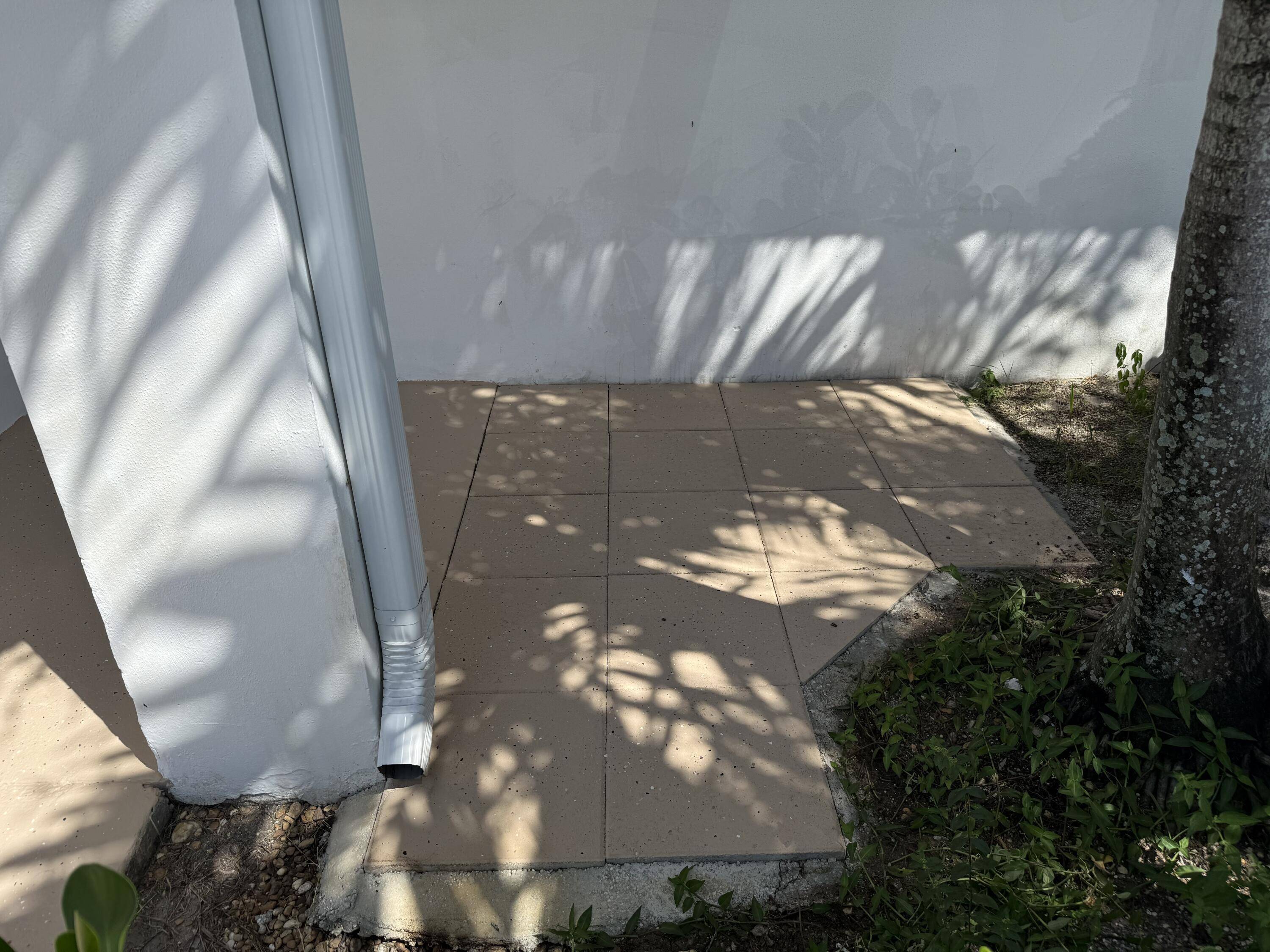 West Palm Beach, FL 33415,2930 E Crosley DR F