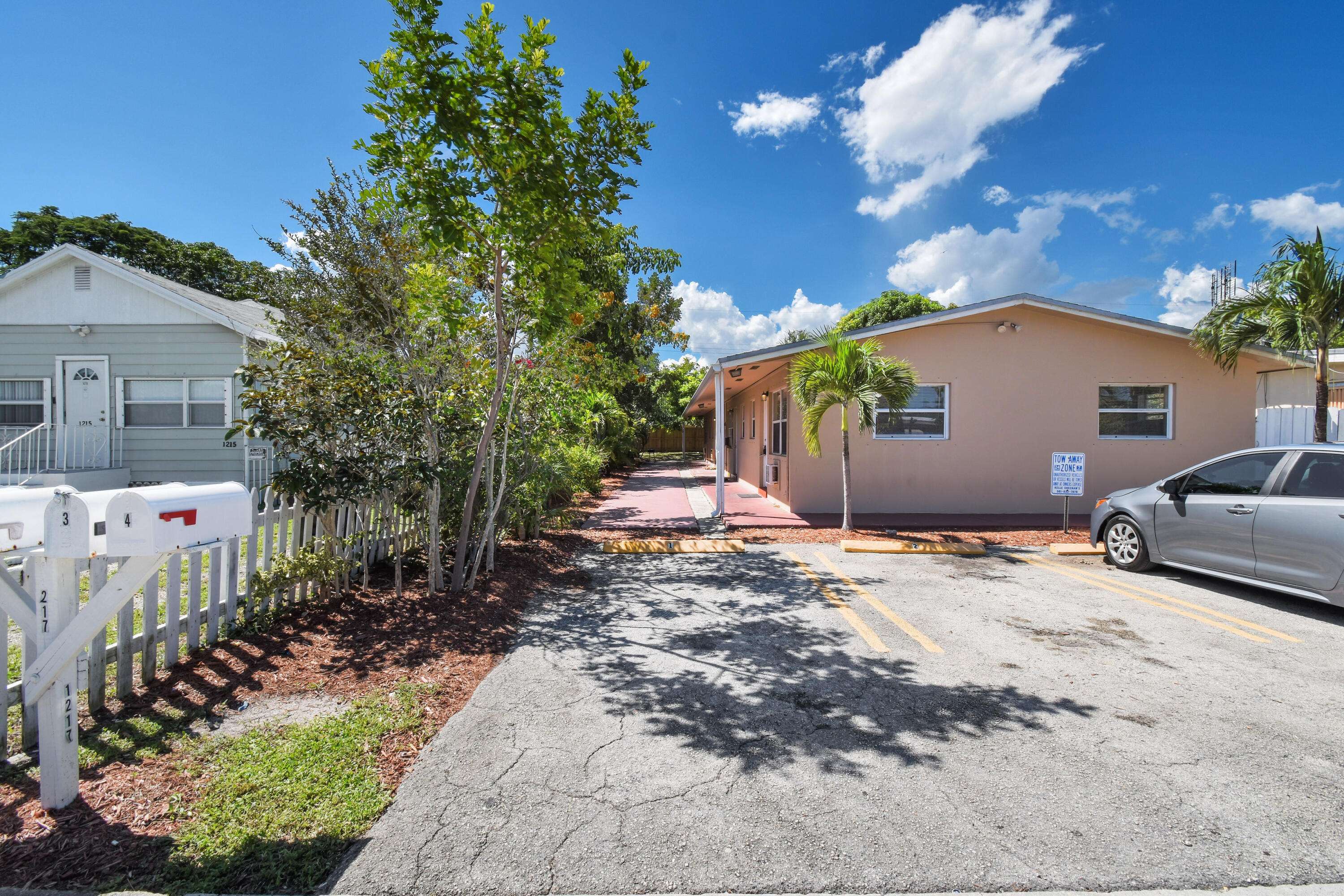 Lake Worth, FL 33460,1217 S N ST 1