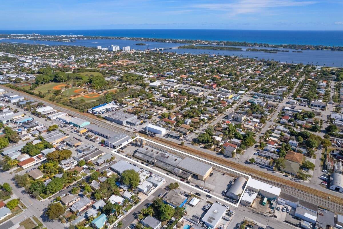 West Palm Beach, FL 33405,5112 Georgia AVE