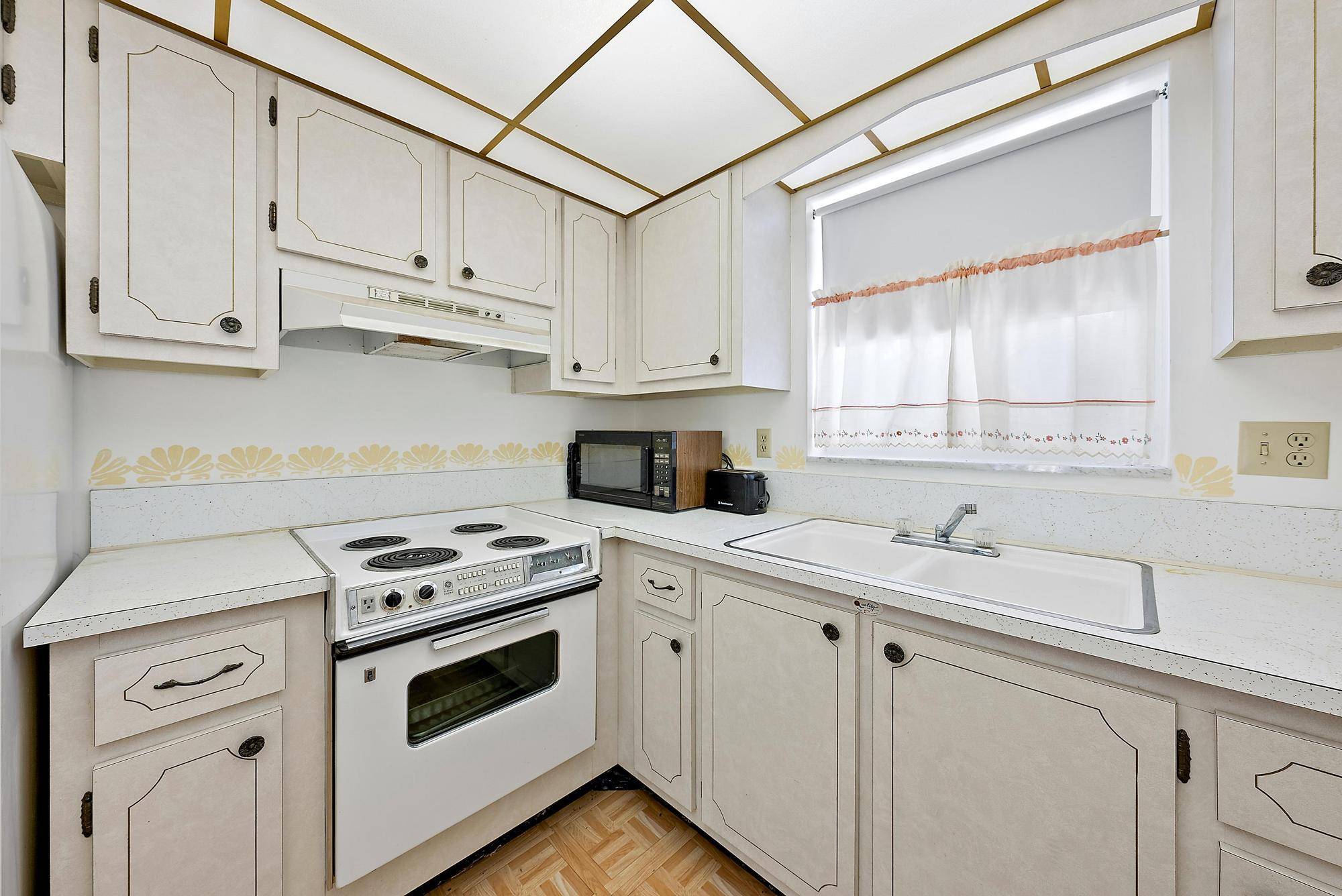 Tequesta, FL 33469,1 Garden ST 206l