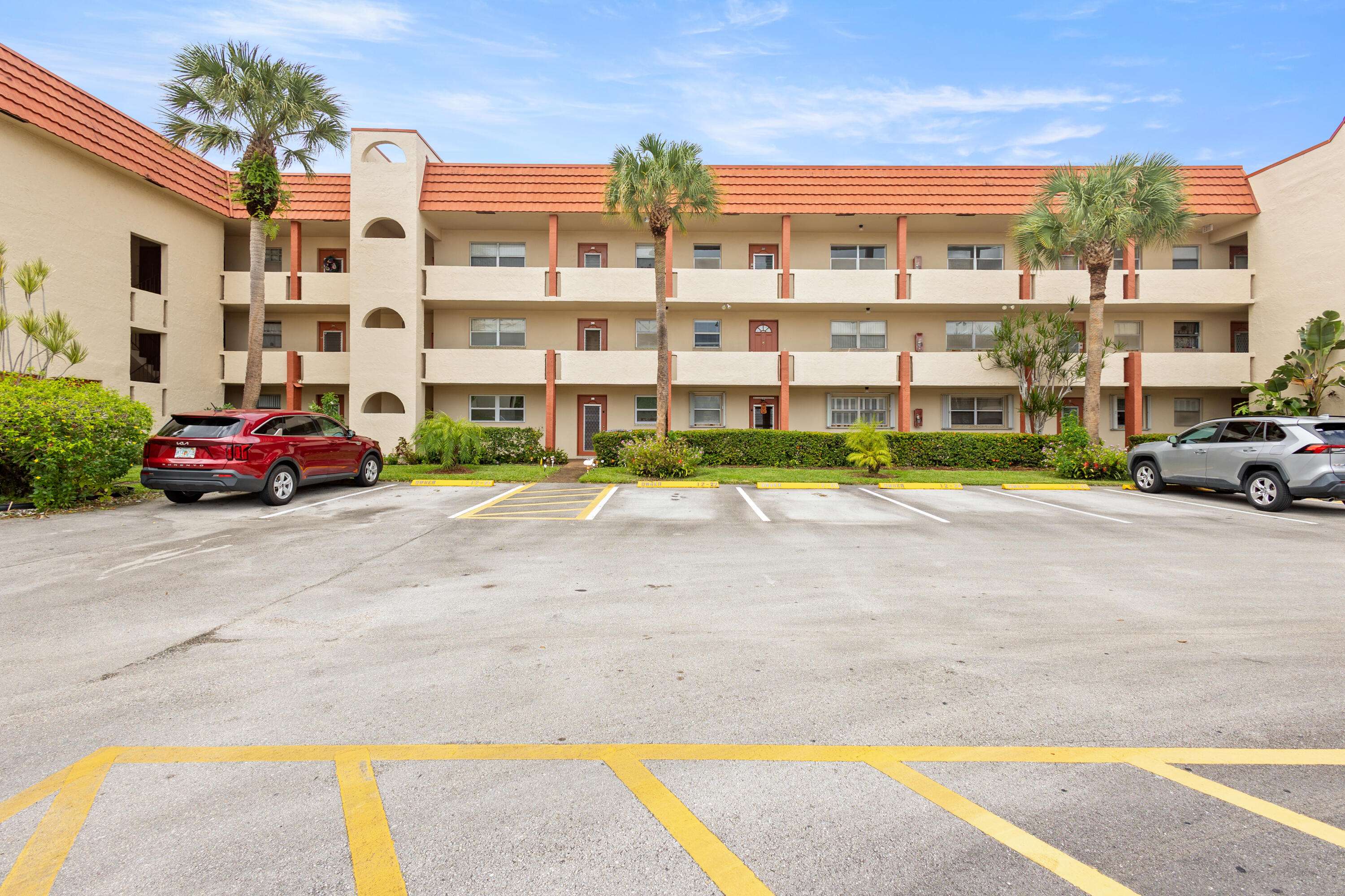 Sunrise, FL 33322,2831 E Sunrise Lakes DR 310