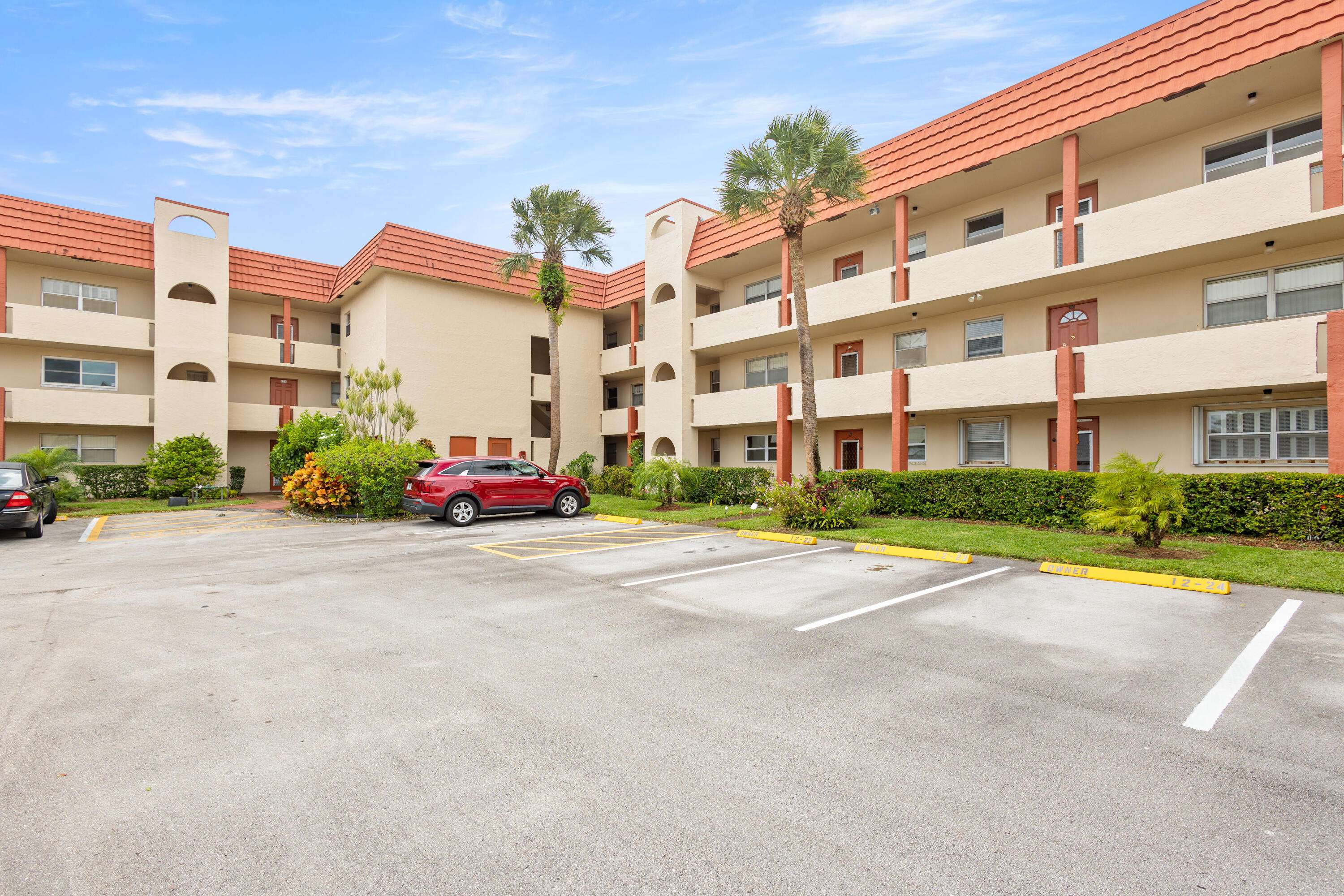 Sunrise, FL 33322,2831 E Sunrise Lakes DR 310