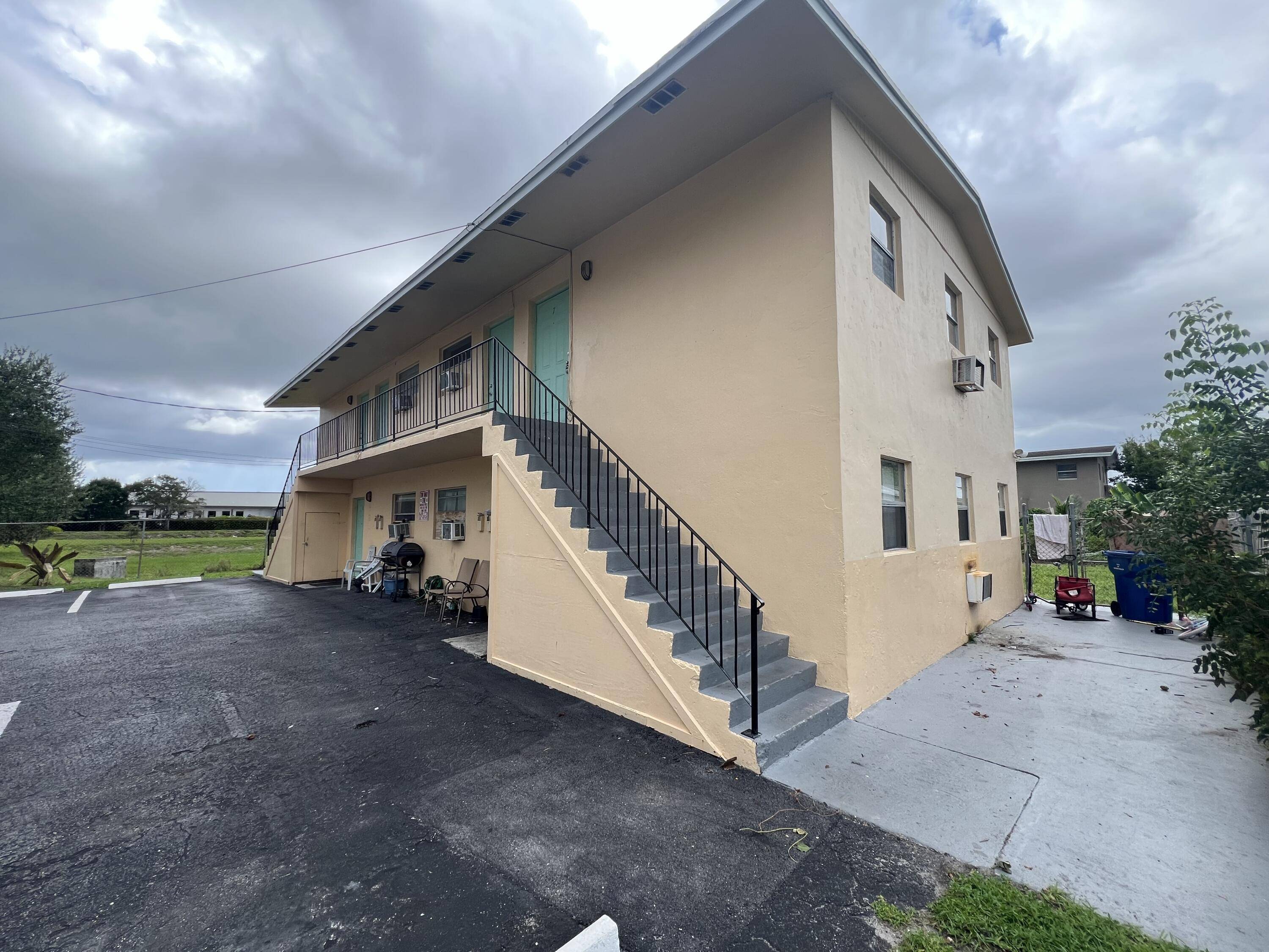 Riviera Beach, FL 33404,1521 W 21st ST 7