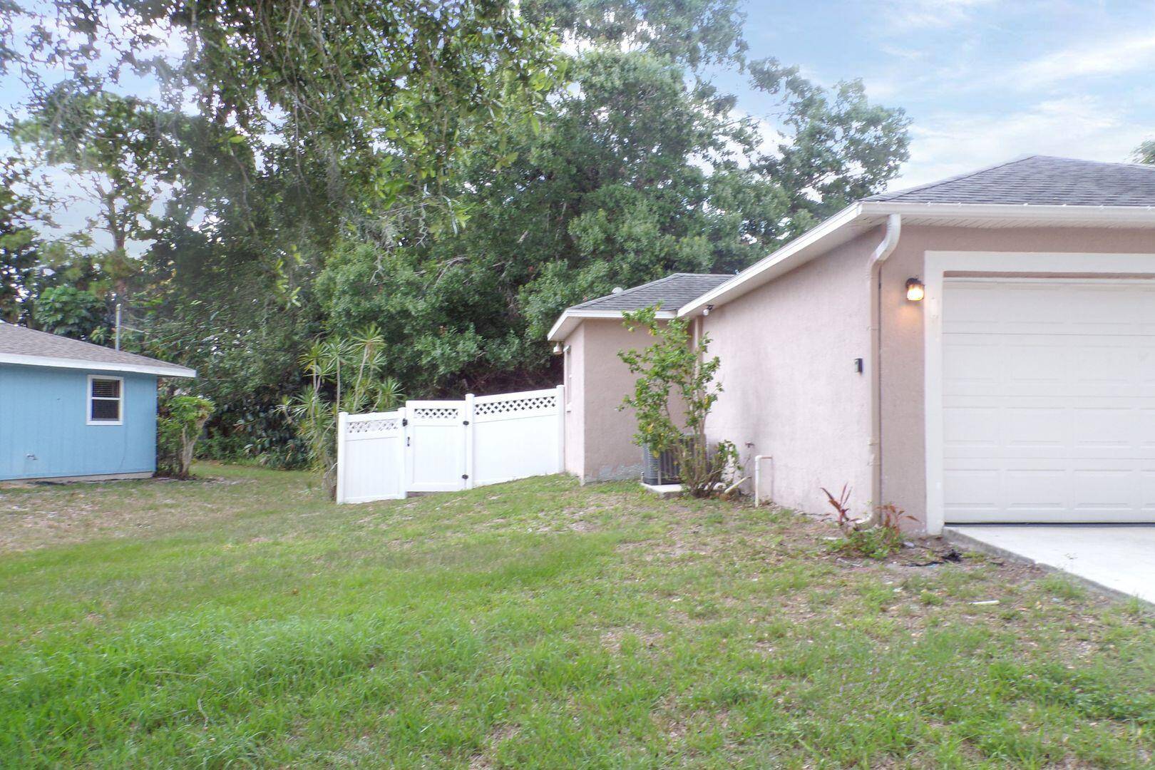 Fort Pierce, FL 34951,7605 Penny LN