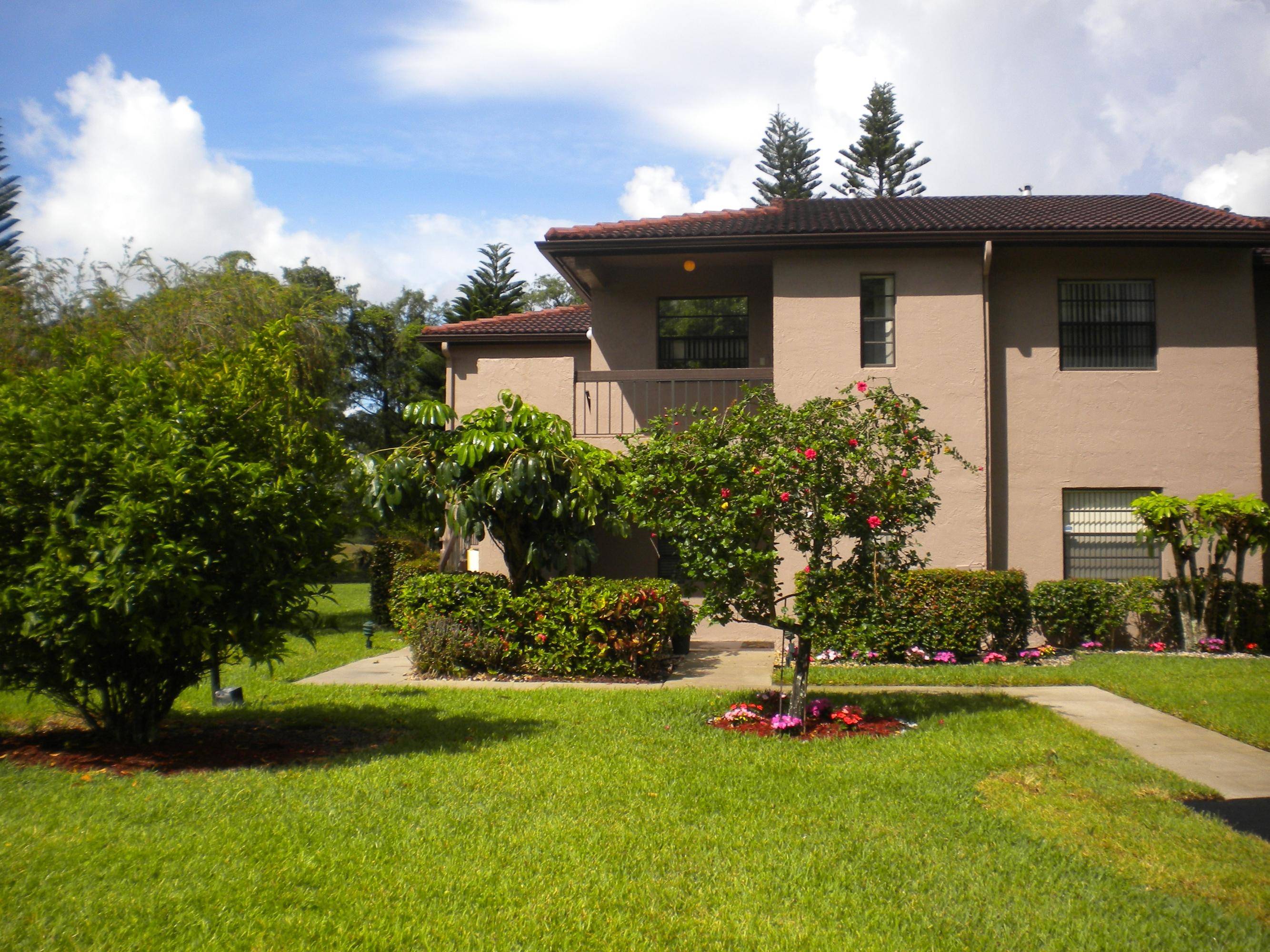 Boca Raton, FL 33428,9307 Pecky Cypress LN 17 A