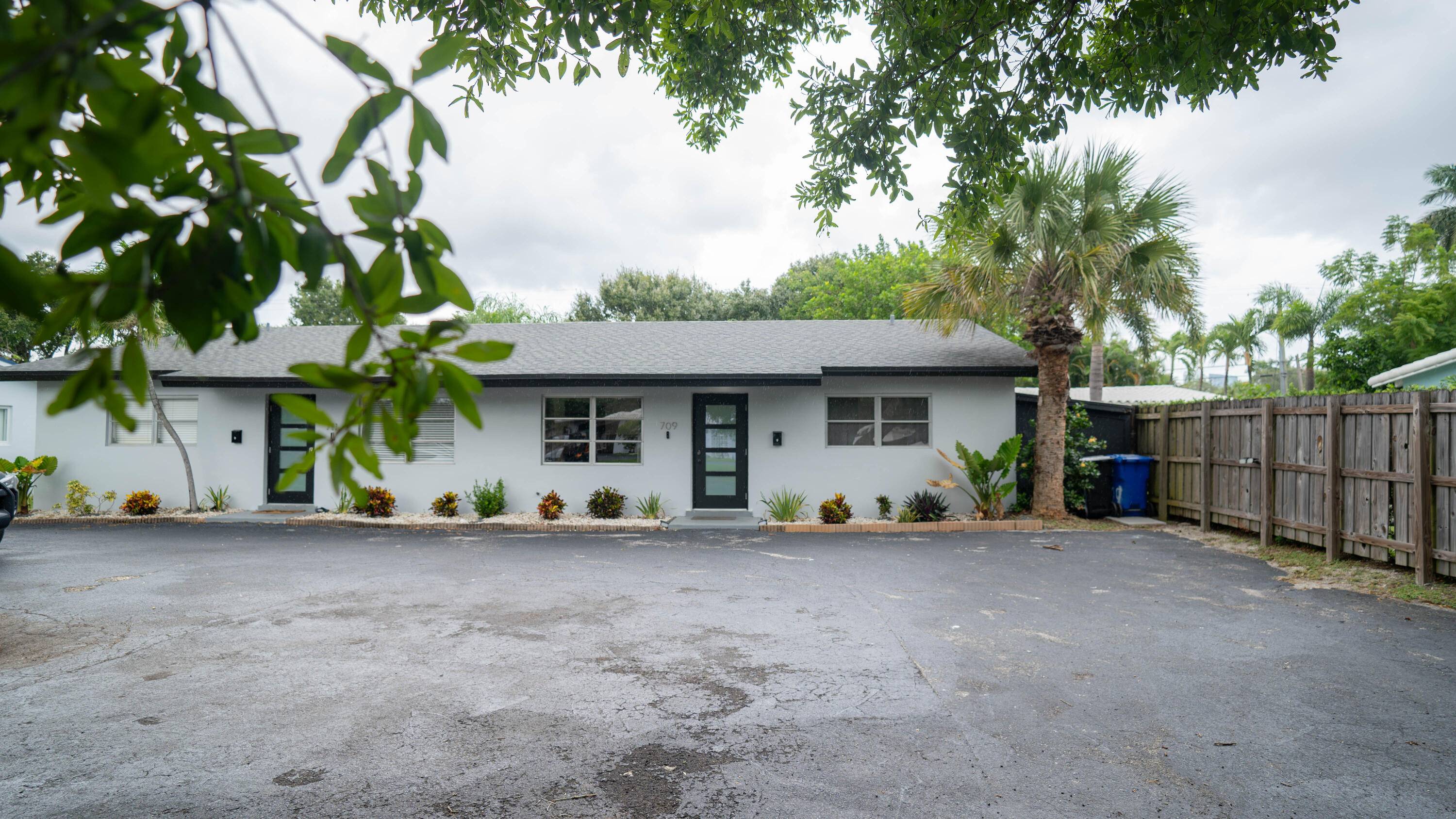 Fort Lauderdale, FL 33315,709 SW 14th CT 1-2