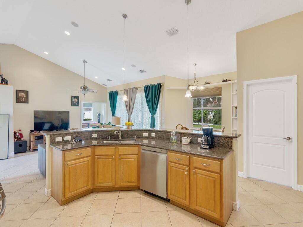 Vero Beach, FL 32960,858 41st CT