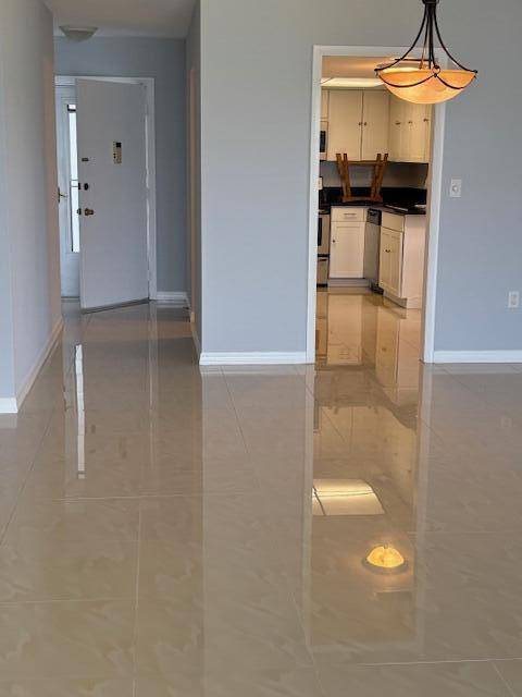 Riviera Beach, FL 33404,2936 Lake Shore DR 101