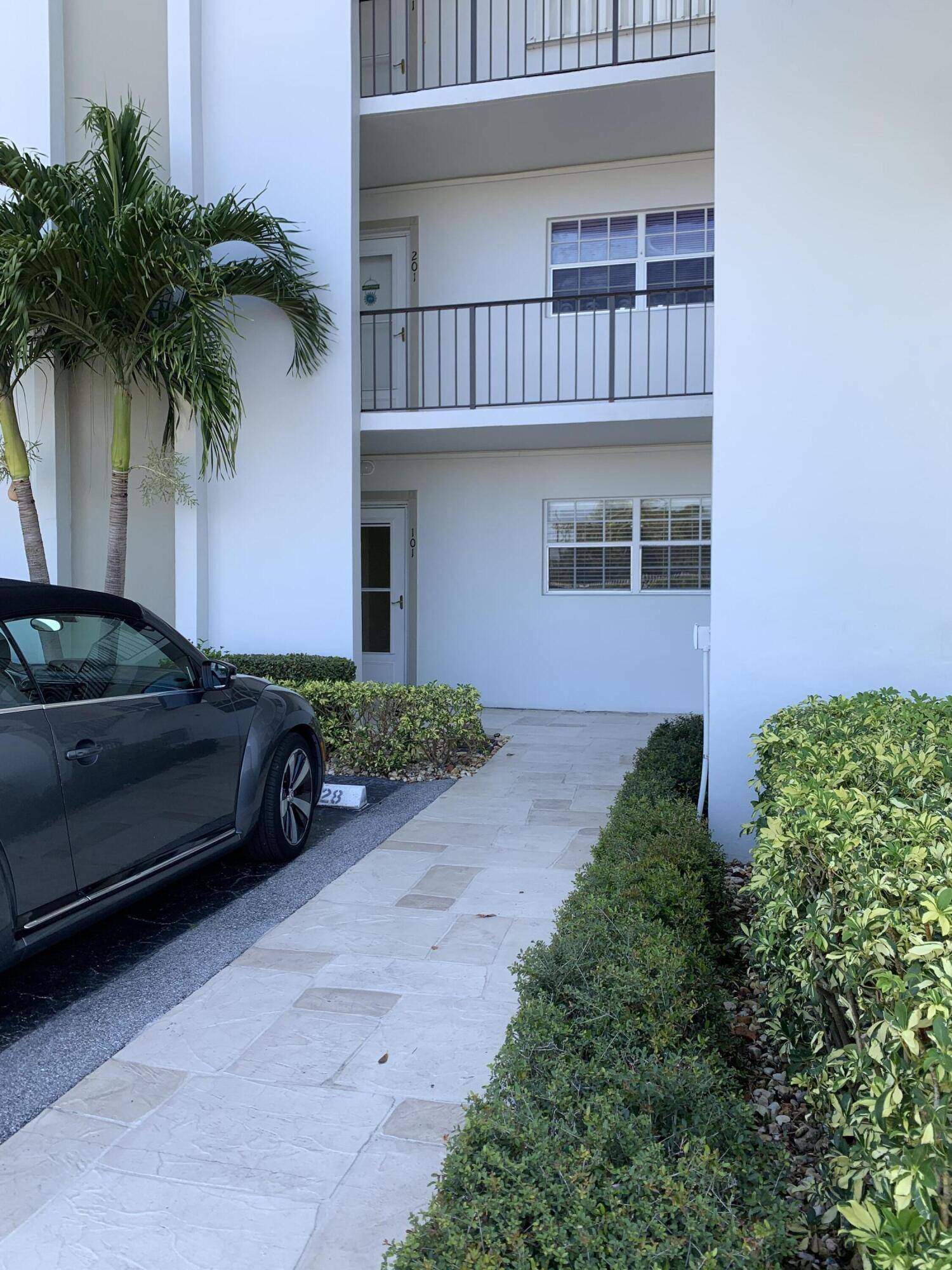 Riviera Beach, FL 33404,2936 Lake Shore DR 101
