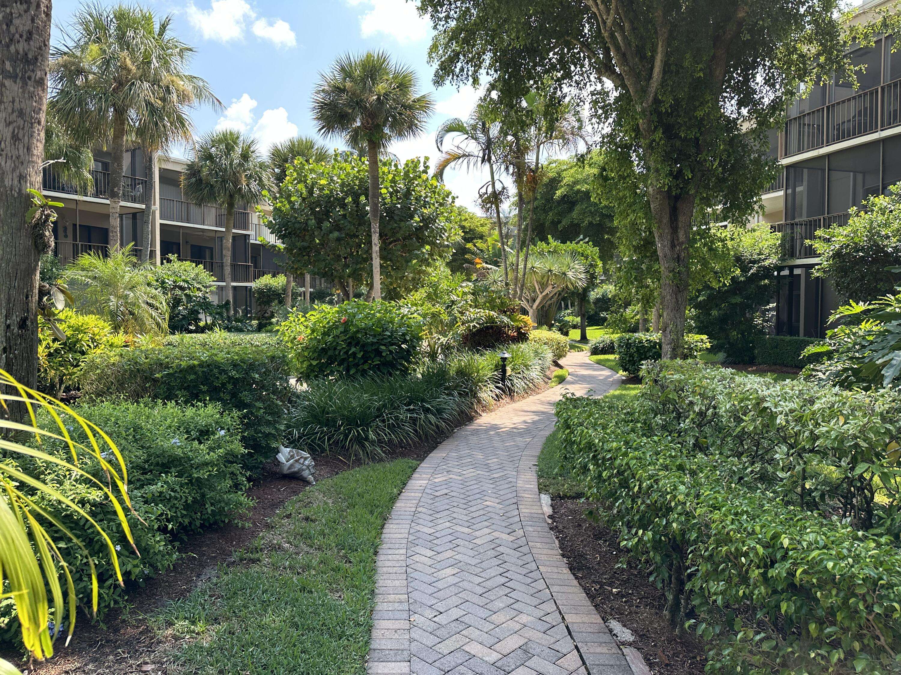South Palm Beach, FL 33480,3605 S S Ocean BLVD 208