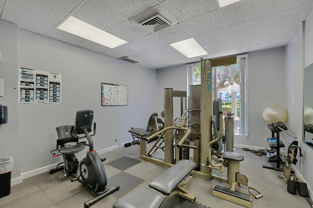 Boca Raton, FL 33432,2851 S Ocean BLVD 6 R