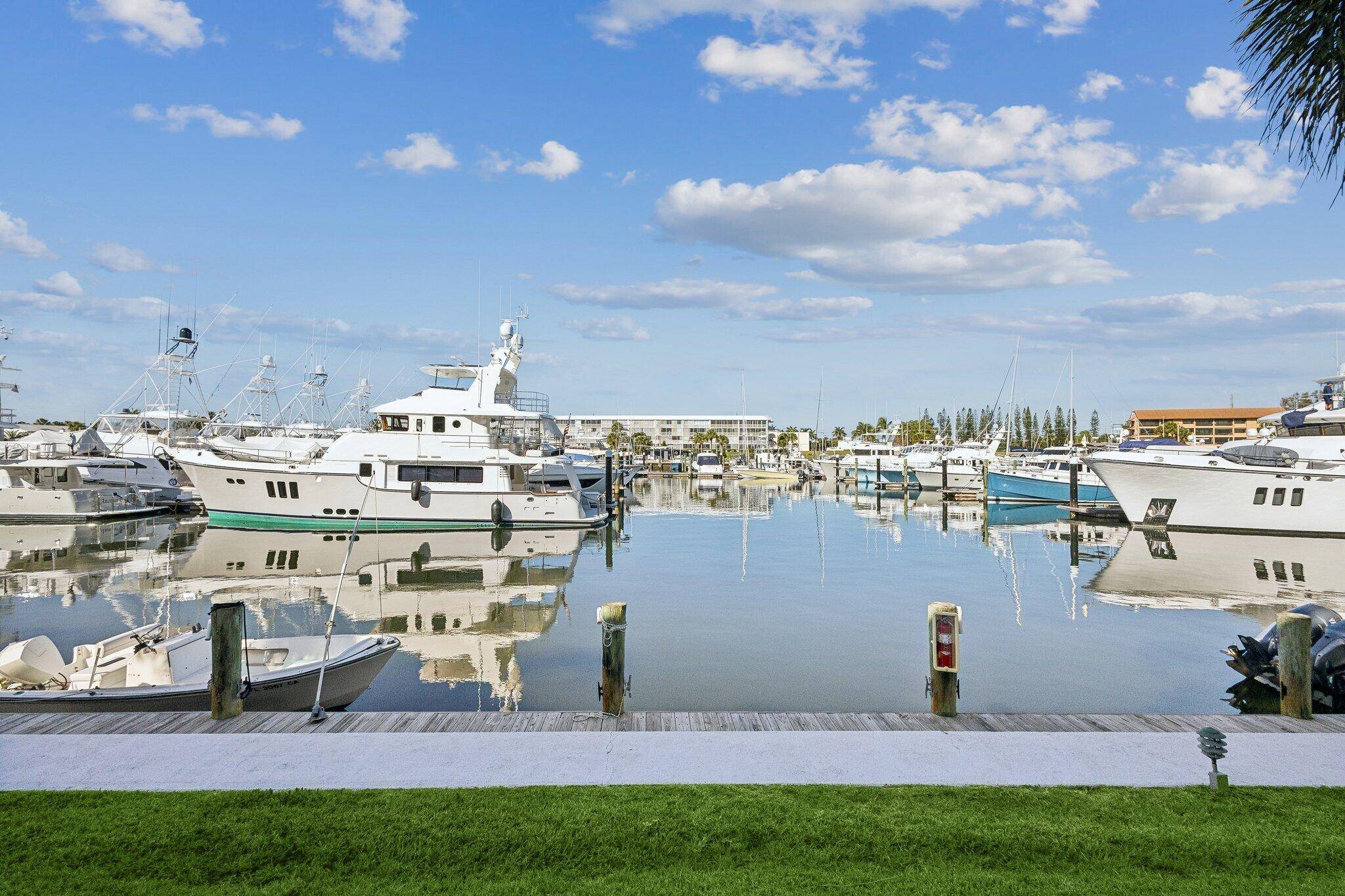 North Palm Beach, FL 33408,37 Yacht Club DR 107