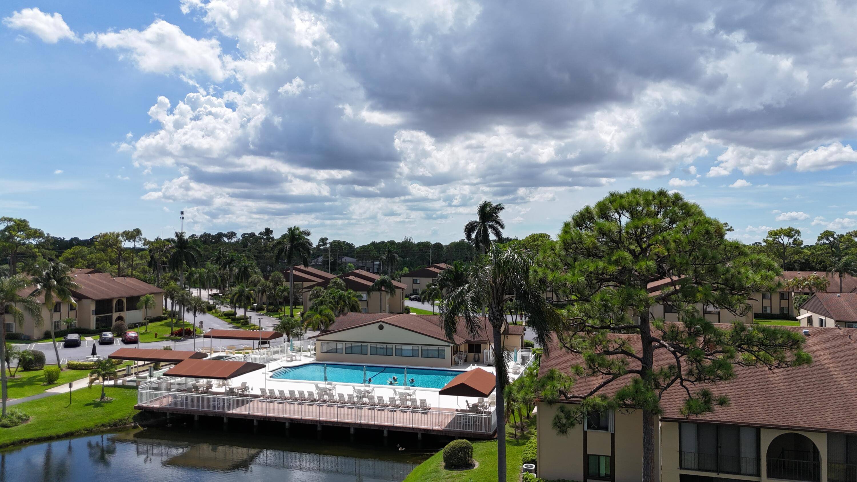 Greenacres, FL 33463,242 Pine Hov CIR D-1