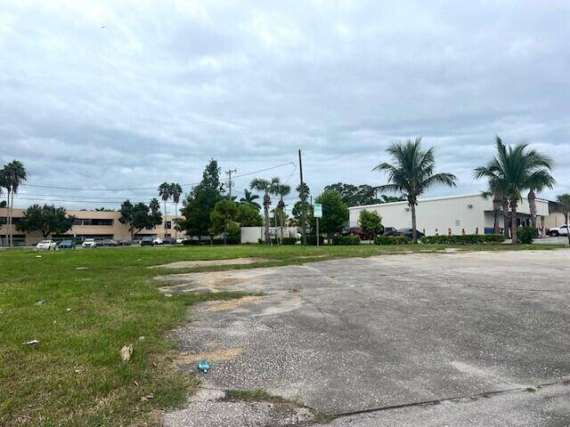 Pahokee, FL 33476,700 Larrimore