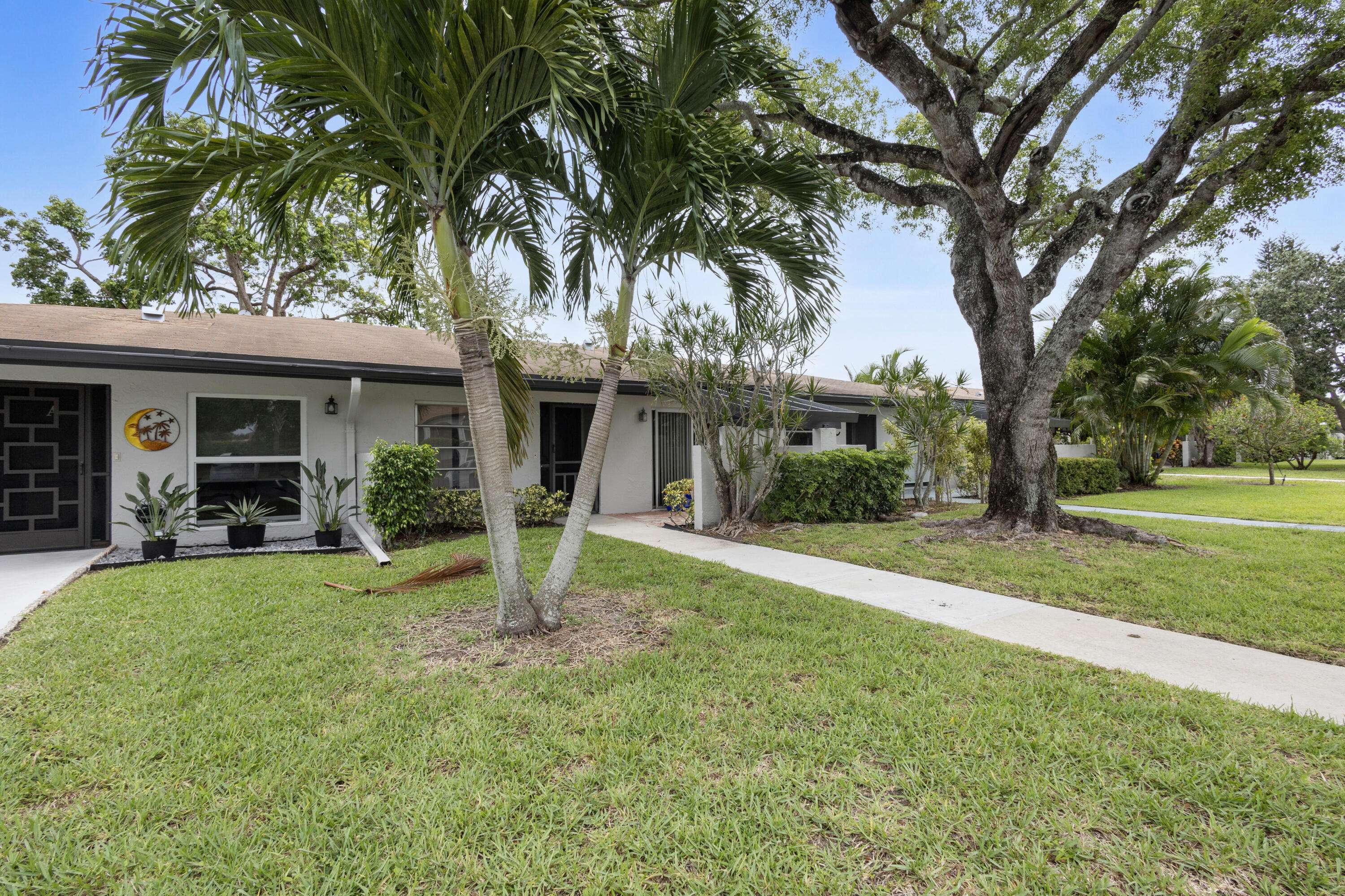 Delray Beach, FL 33484,5660 Queen Palm CT B