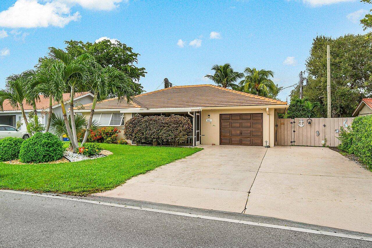 Lantana, FL 33462,817 S Lake DR