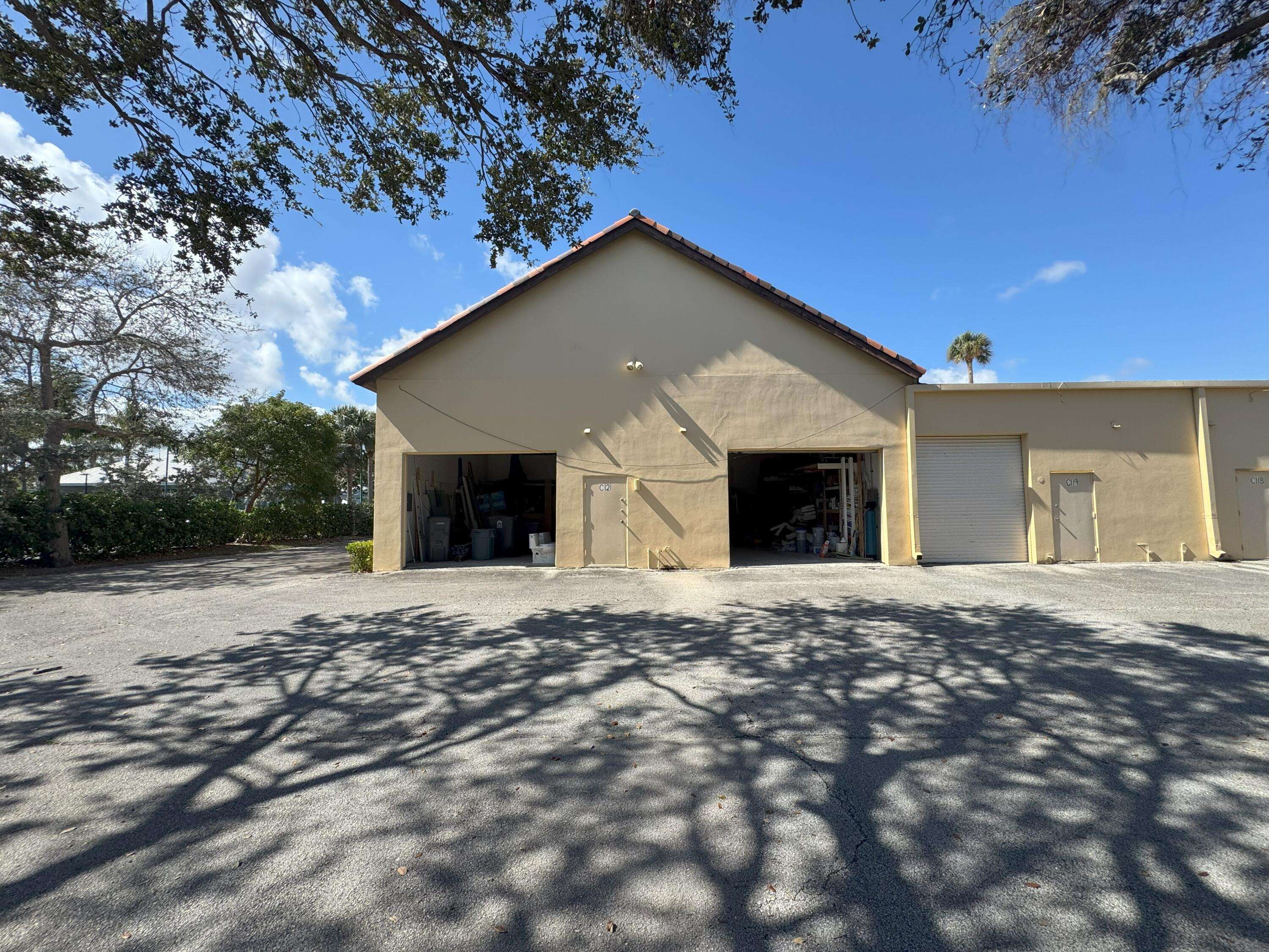 Jupiter, FL 33477,725 N Highway A1a C120 & C121