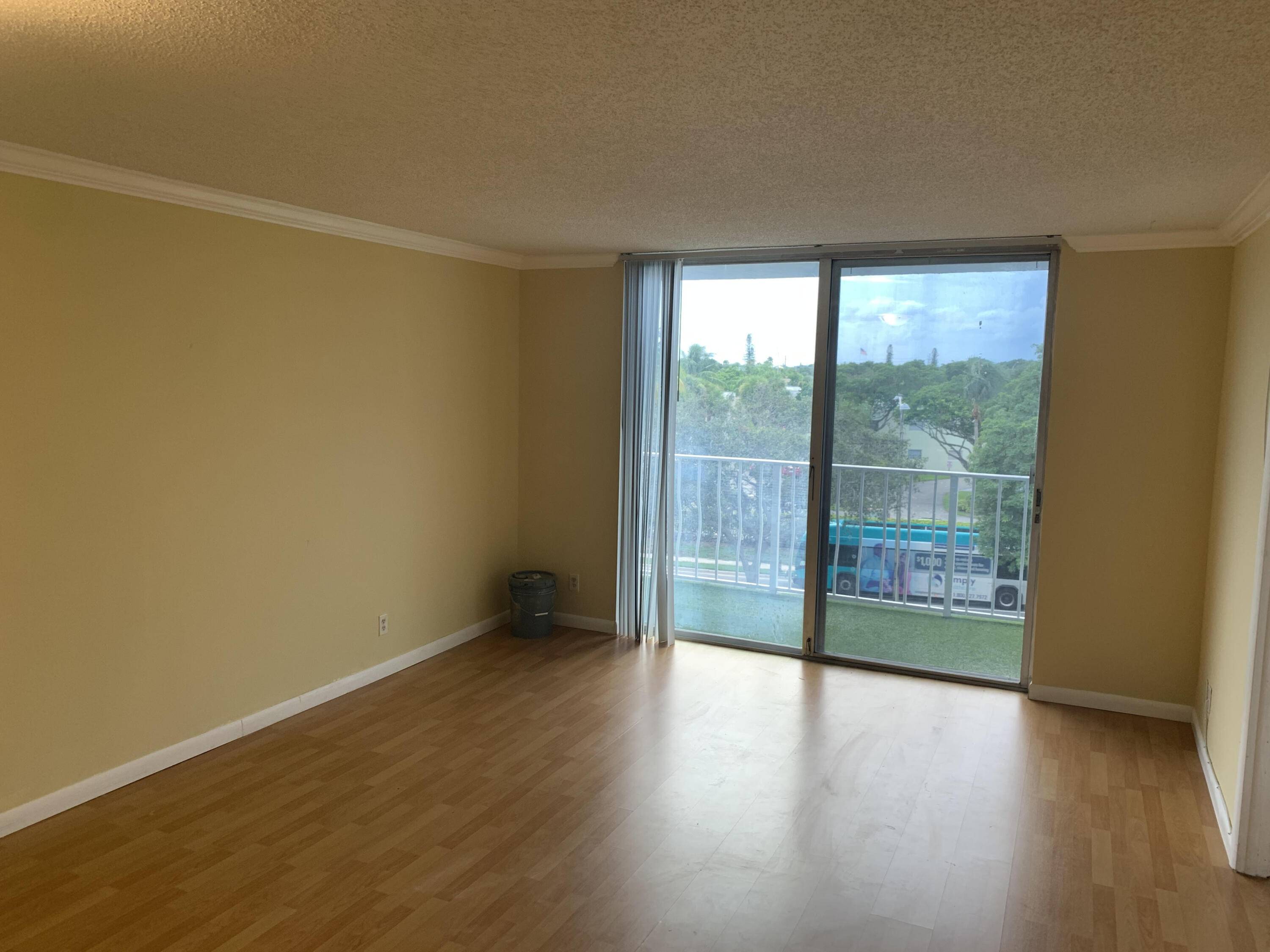 West Palm Beach, FL 33401,500 Executive Center DR 4g