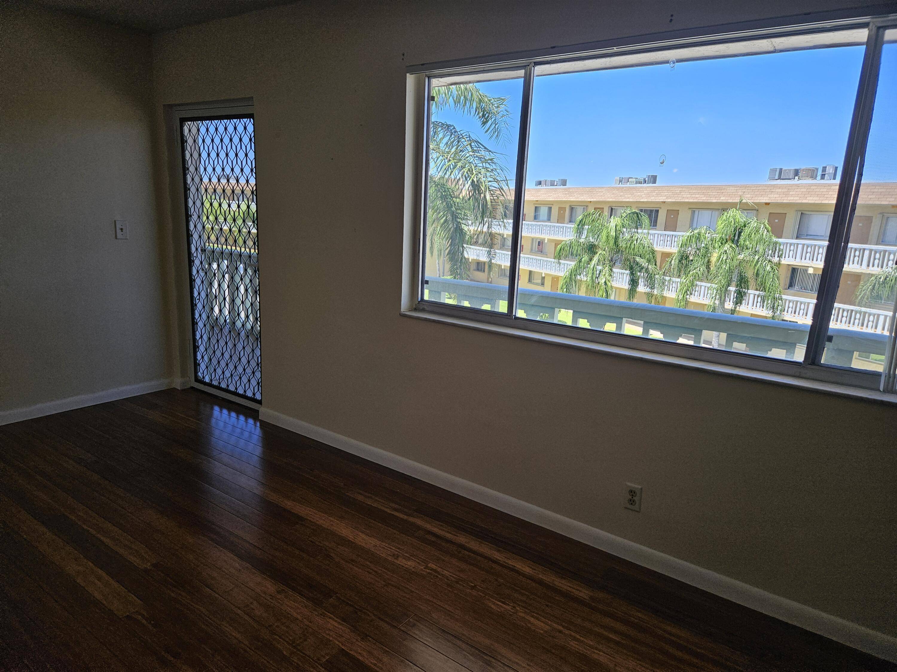 Palm Springs, FL 33461,700 Village Green CT H303