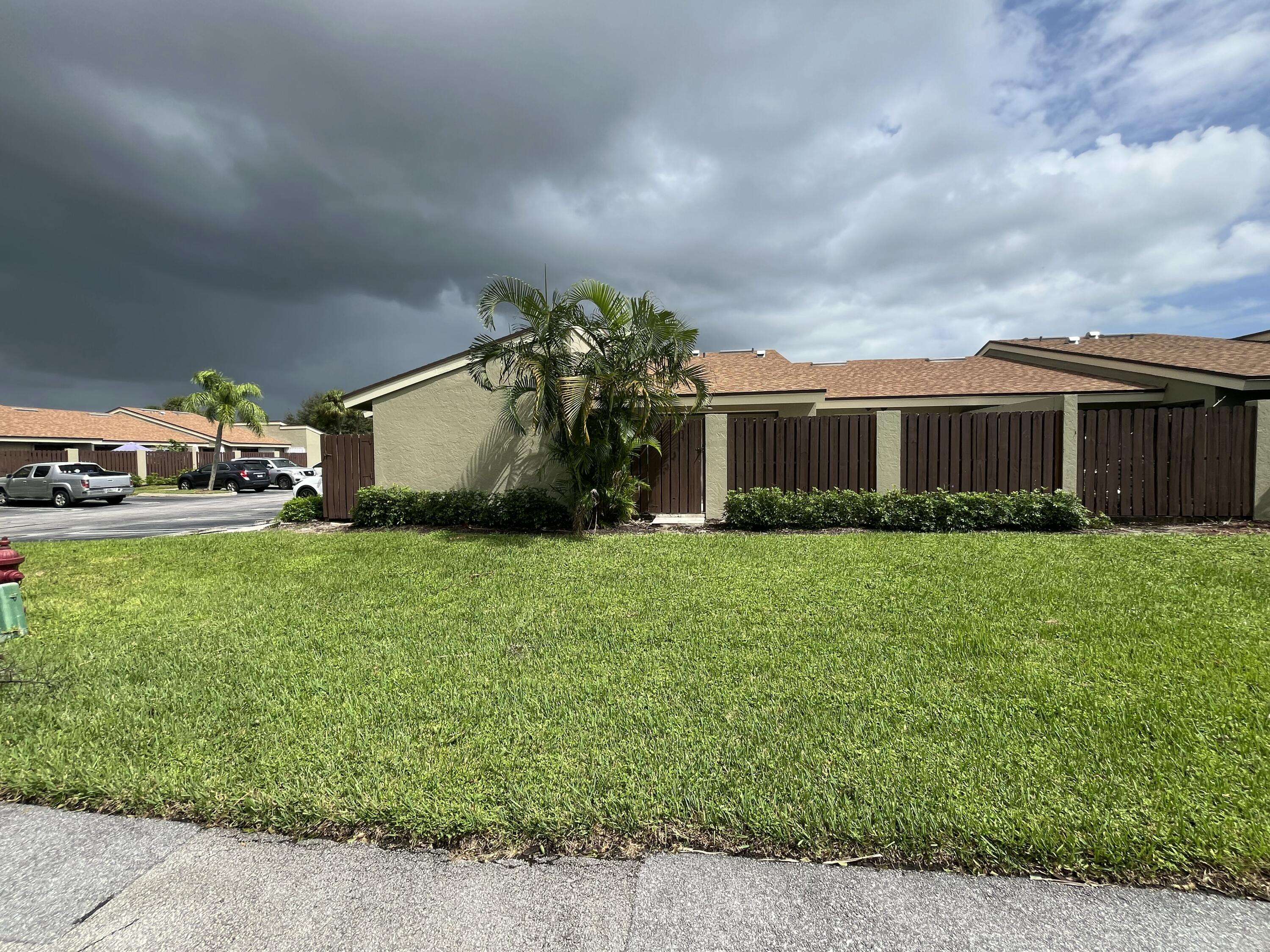 Boynton Beach, FL 33436,172 Meadows DR